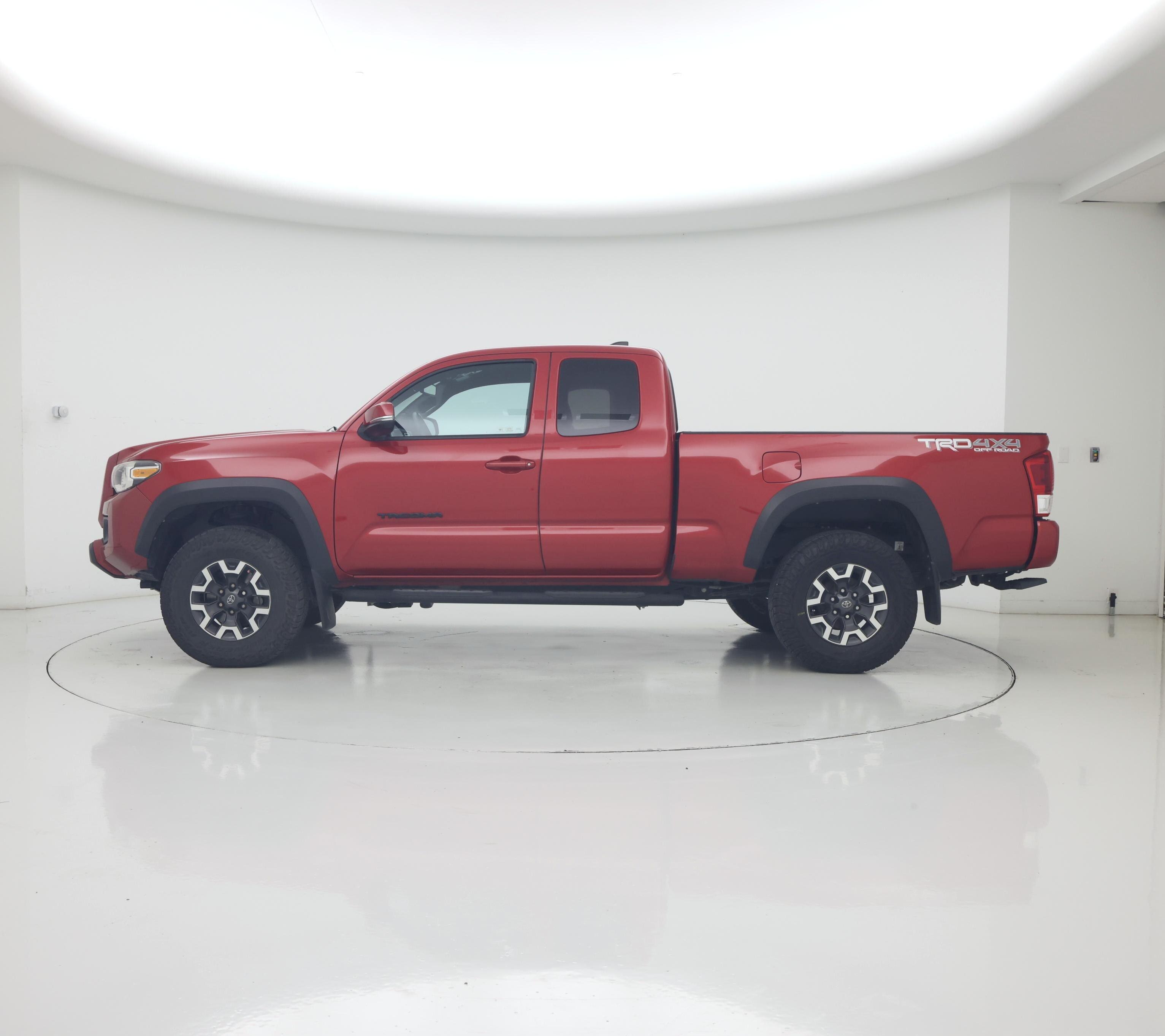 Thumbnail: 2019 Toyota Tacoma - 3