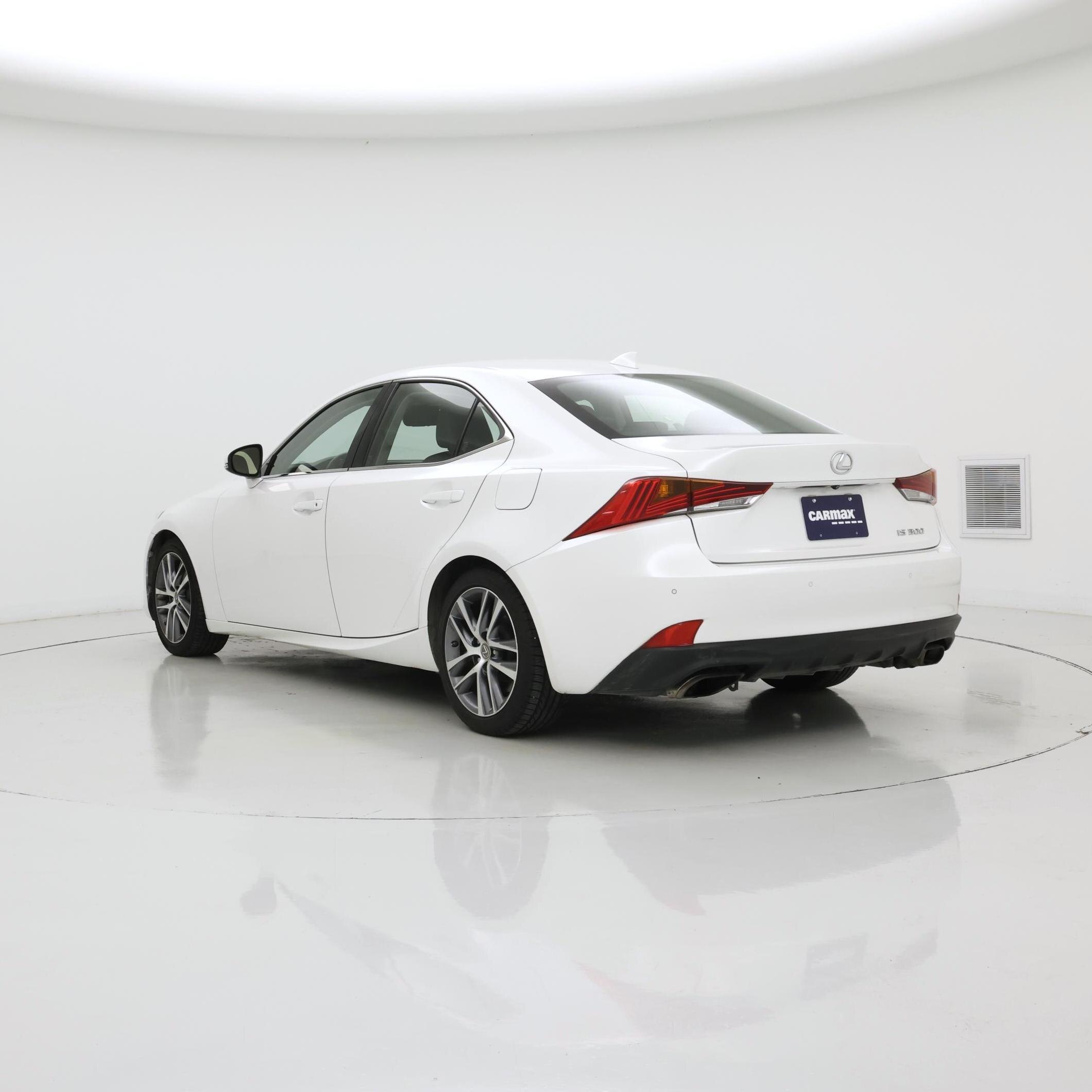 Thumbnail: 2020 Lexus IS - 2