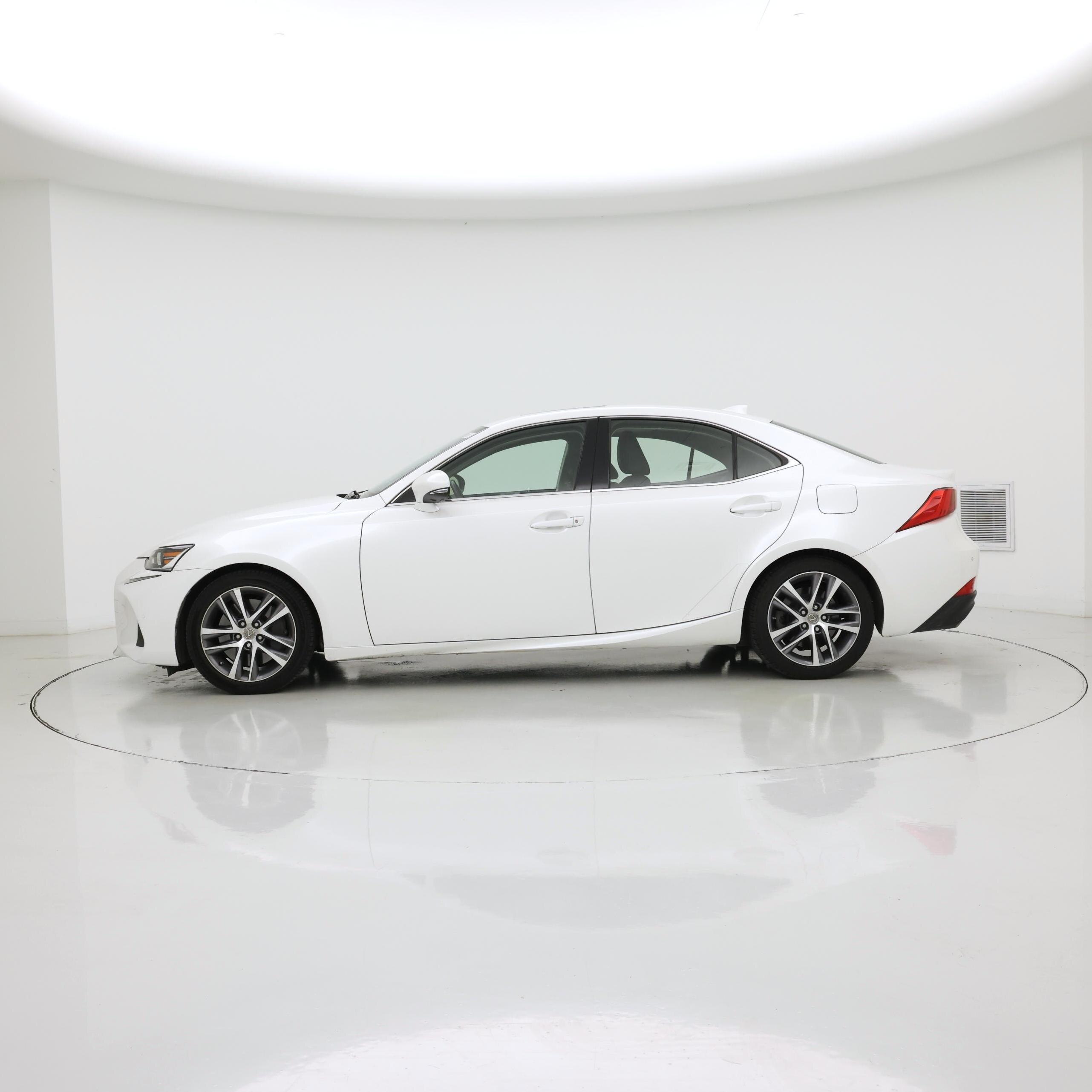 Thumbnail: 2020 Lexus IS - 3