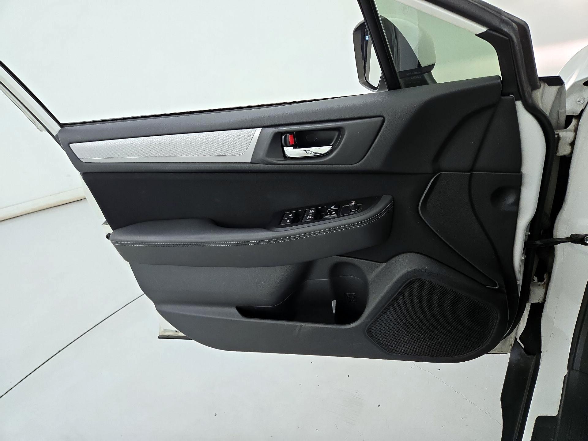 Thumbnail: 2015 Subaru Outback - 12