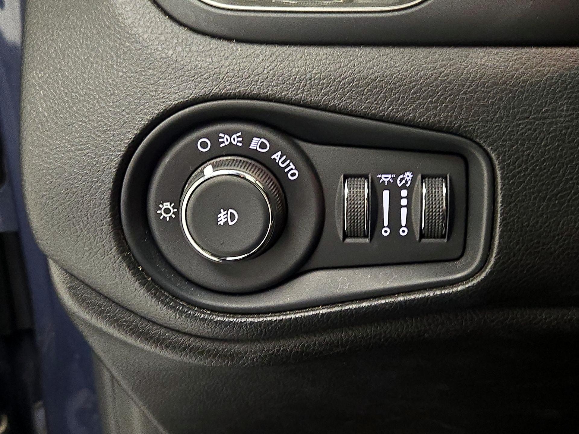 Thumbnail: 2021 Jeep Renegade - 13