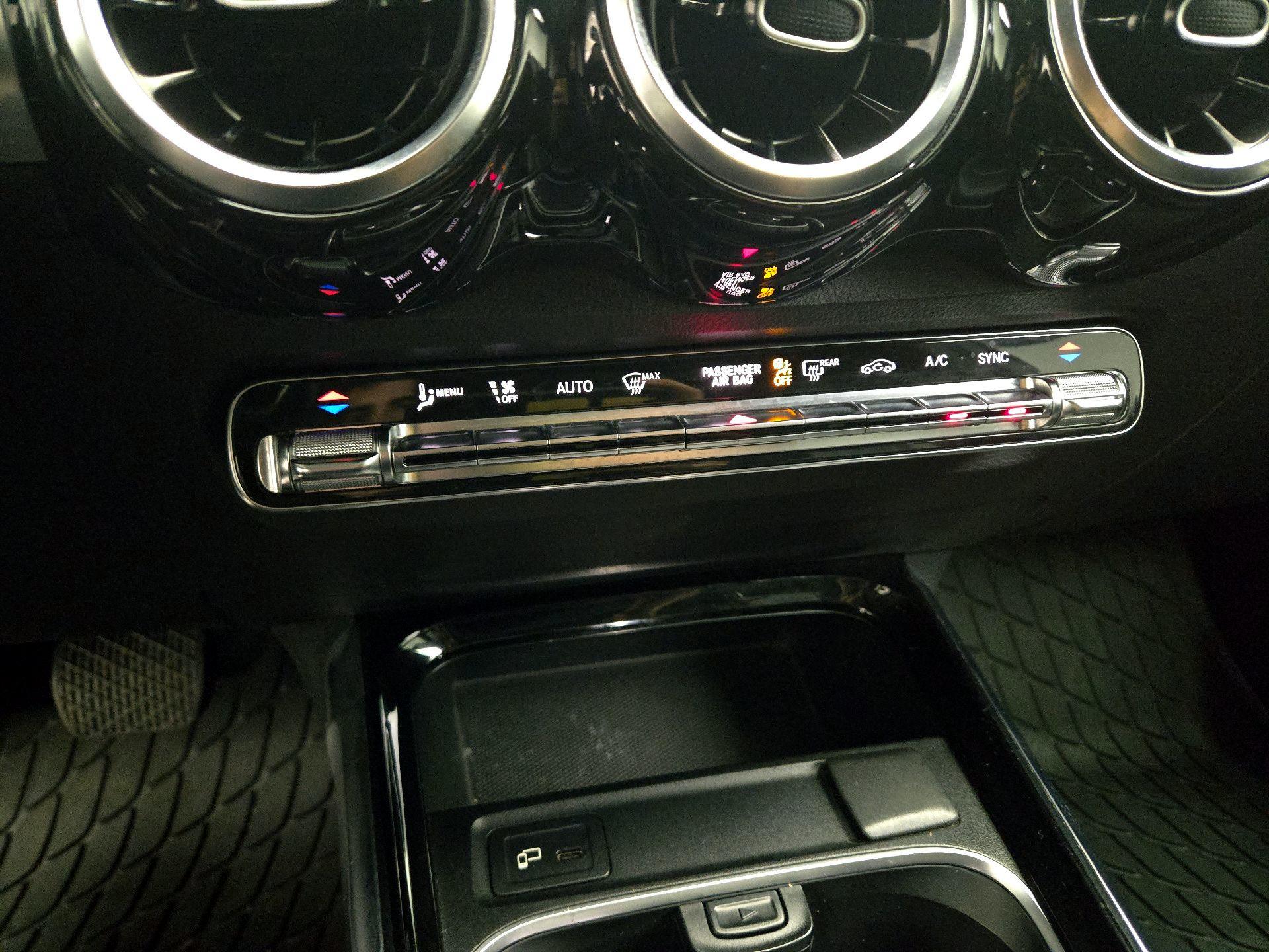Thumbnail: 2020 Mercedes-Benz GLB - 16