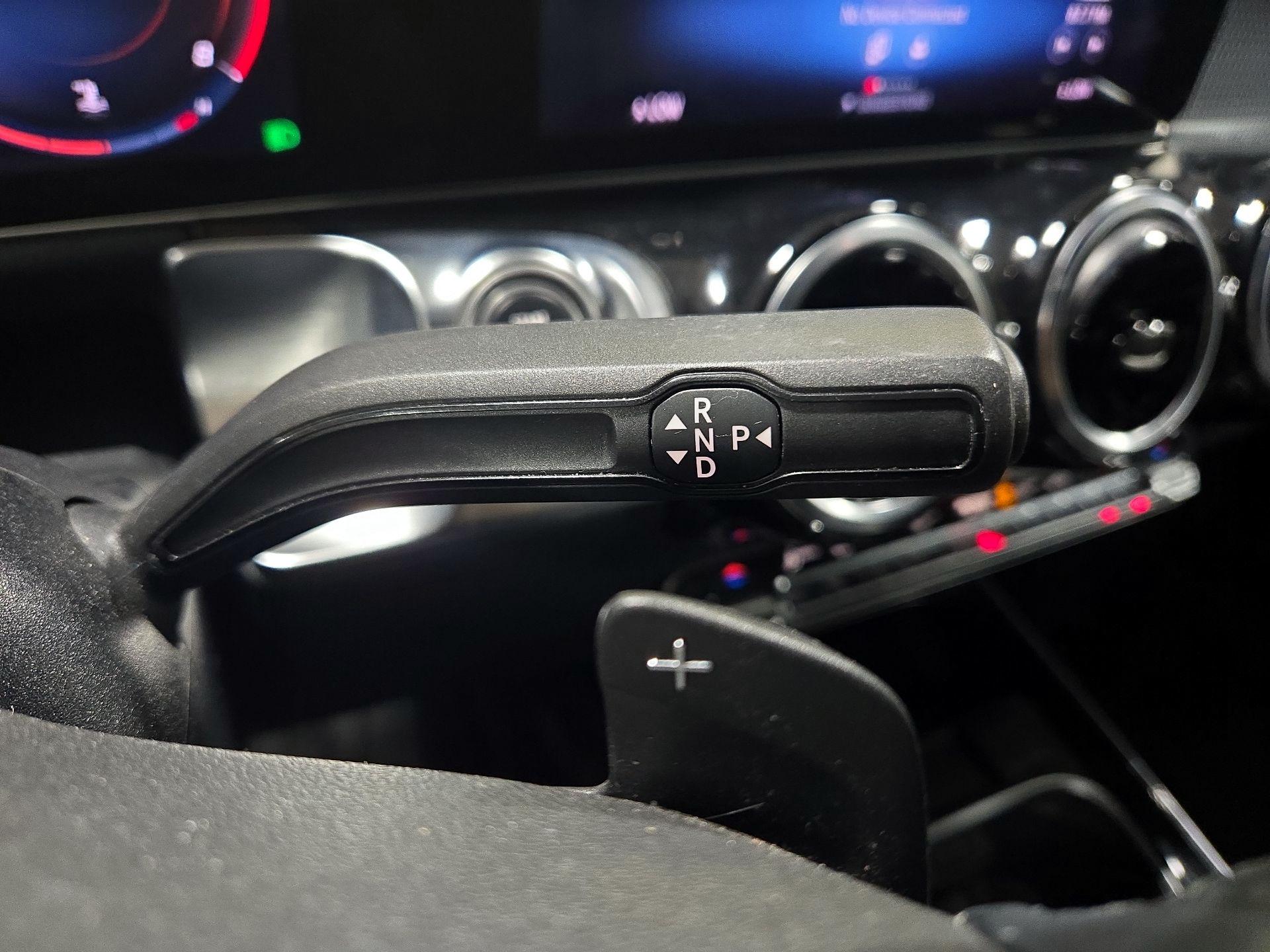 Thumbnail: 2020 Mercedes-Benz GLB - 17