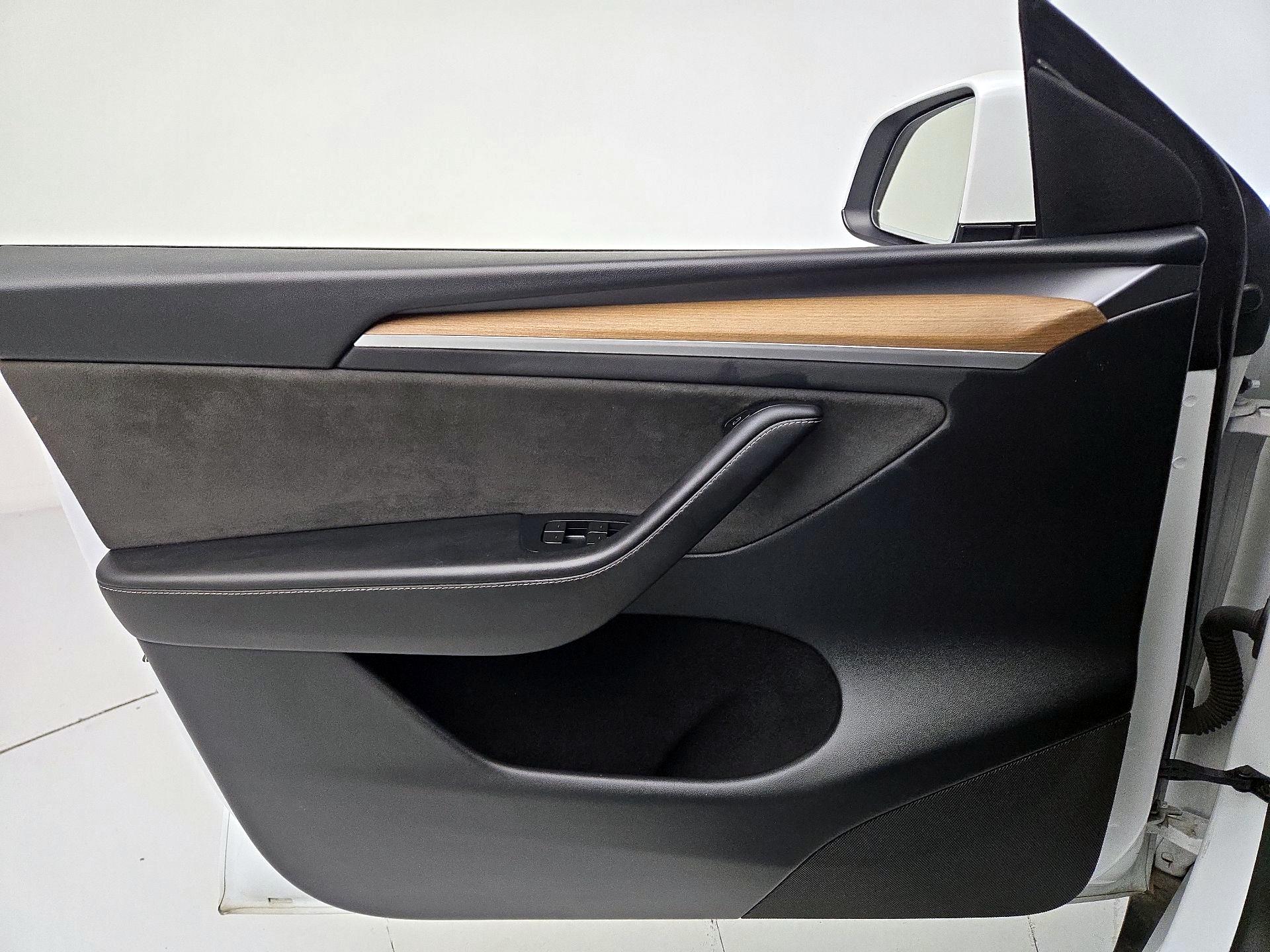 Thumbnail: 2023 Tesla Model Y - 12