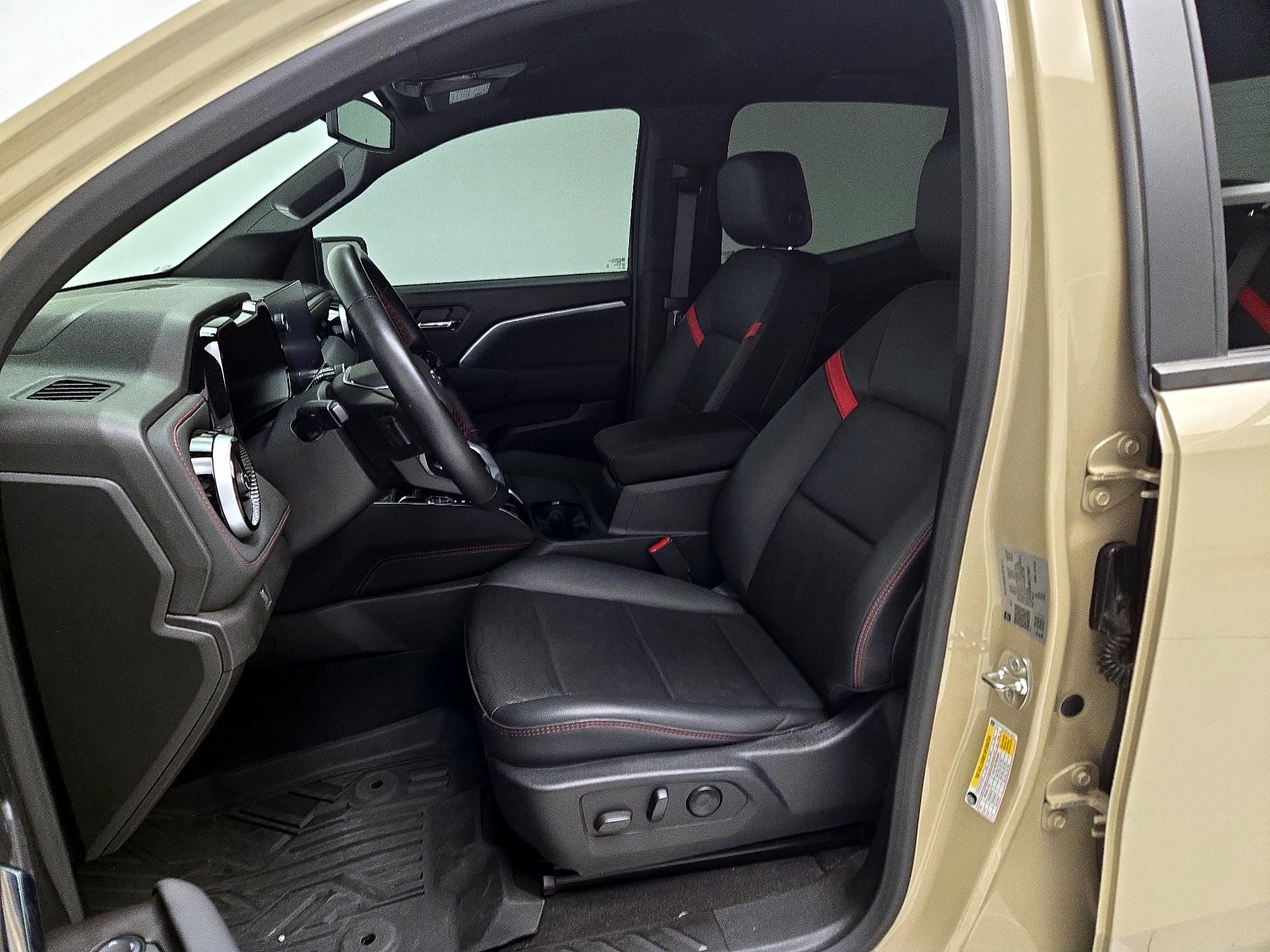 Thumbnail: 2024 Chevrolet Colorado - 11