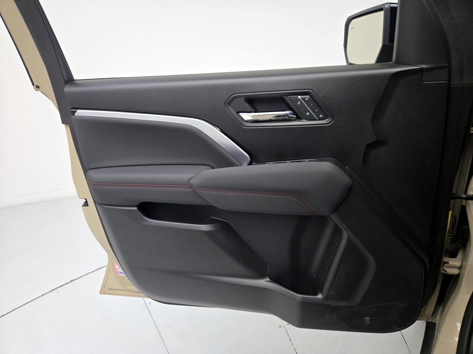 Thumbnail: 2024 Chevrolet Colorado - 12