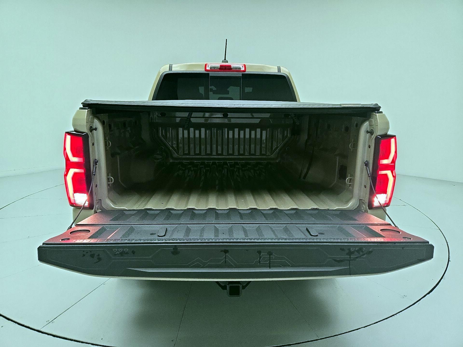 Thumbnail: 2024 Chevrolet Colorado - 20