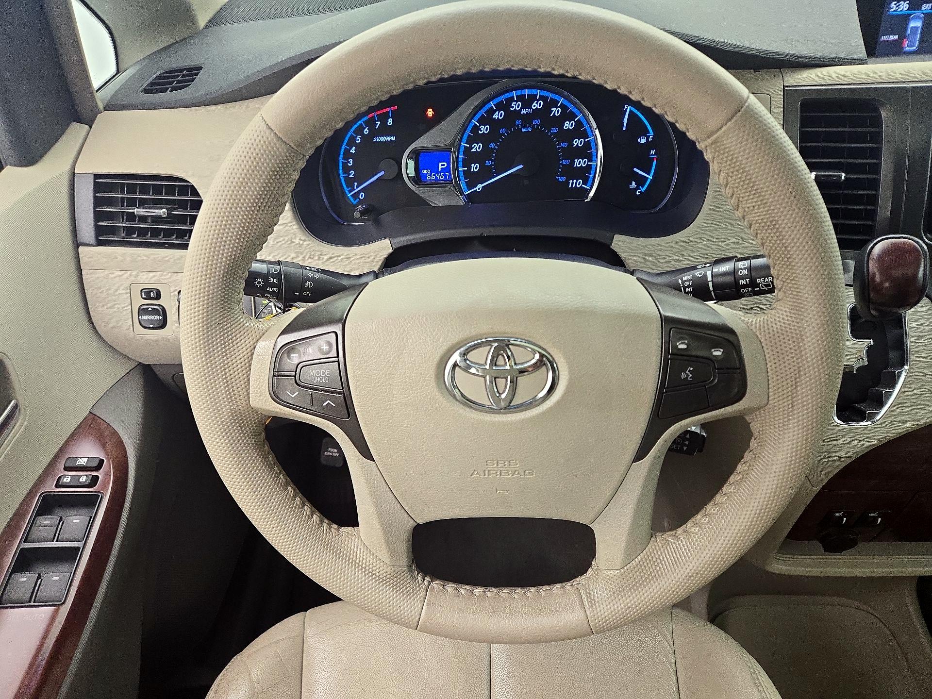 Thumbnail: 2014 Toyota Sienna - 10