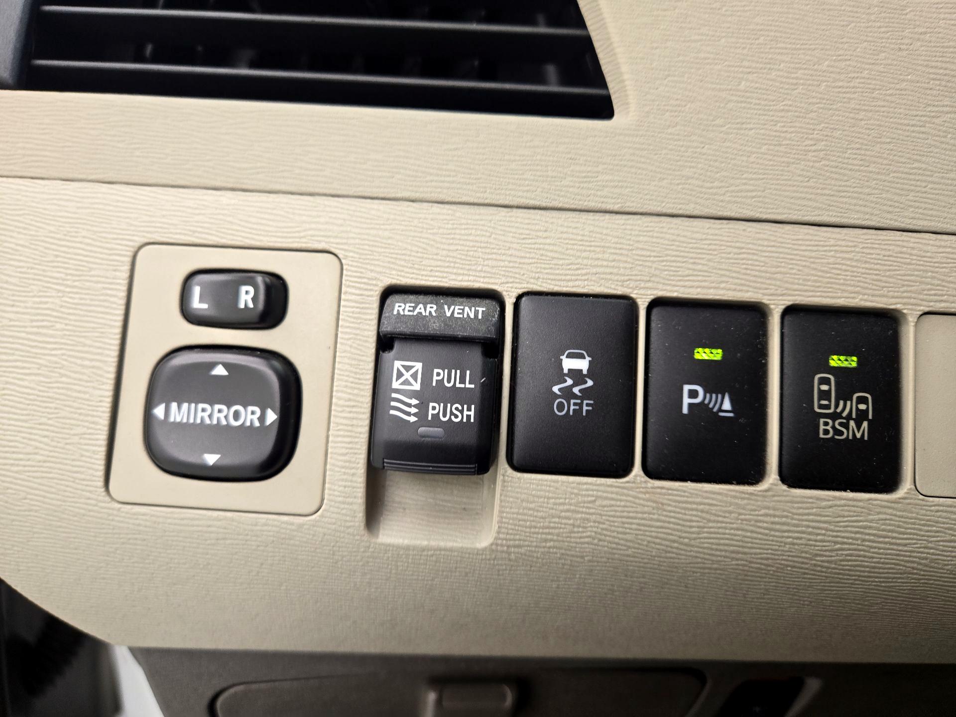 Thumbnail: 2014 Toyota Sienna - 13