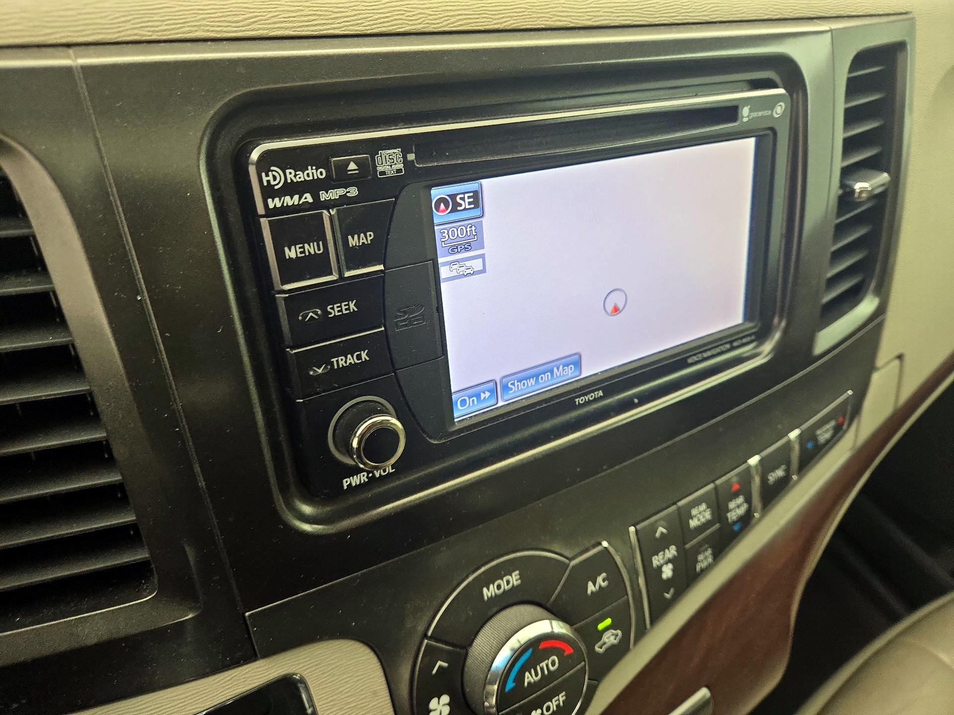 Thumbnail: 2014 Toyota Sienna - 14