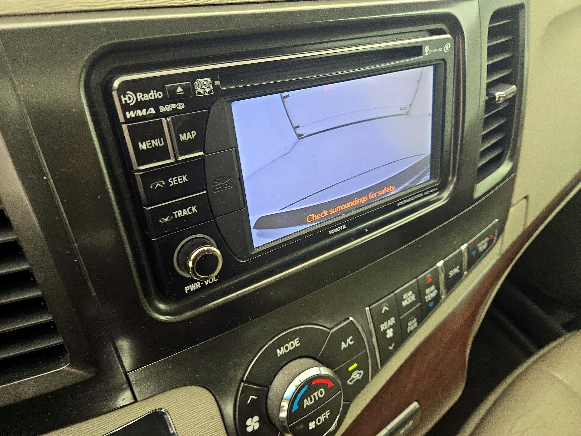 Thumbnail: 2014 Toyota Sienna - 15