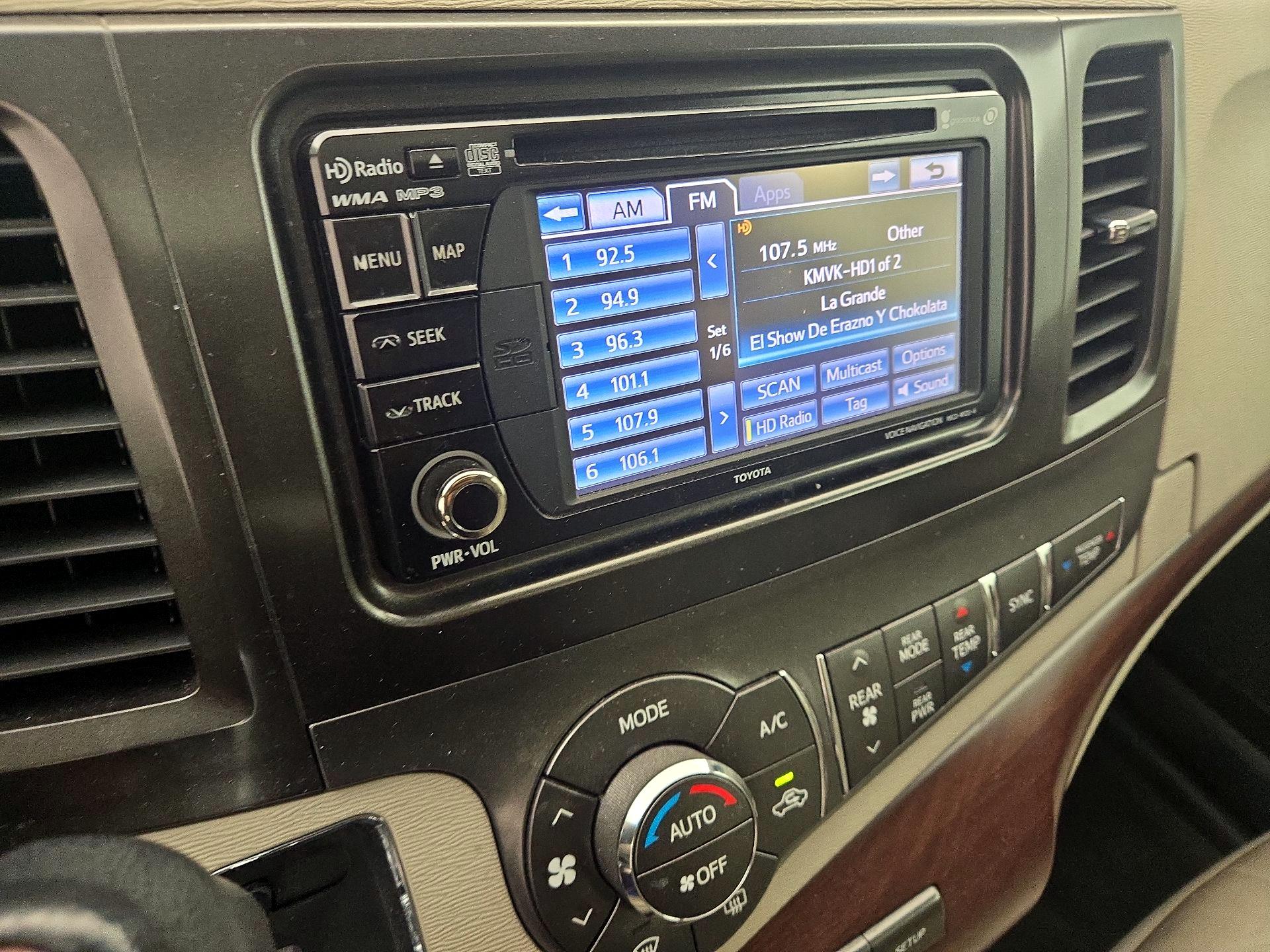 Thumbnail: 2014 Toyota Sienna - 16