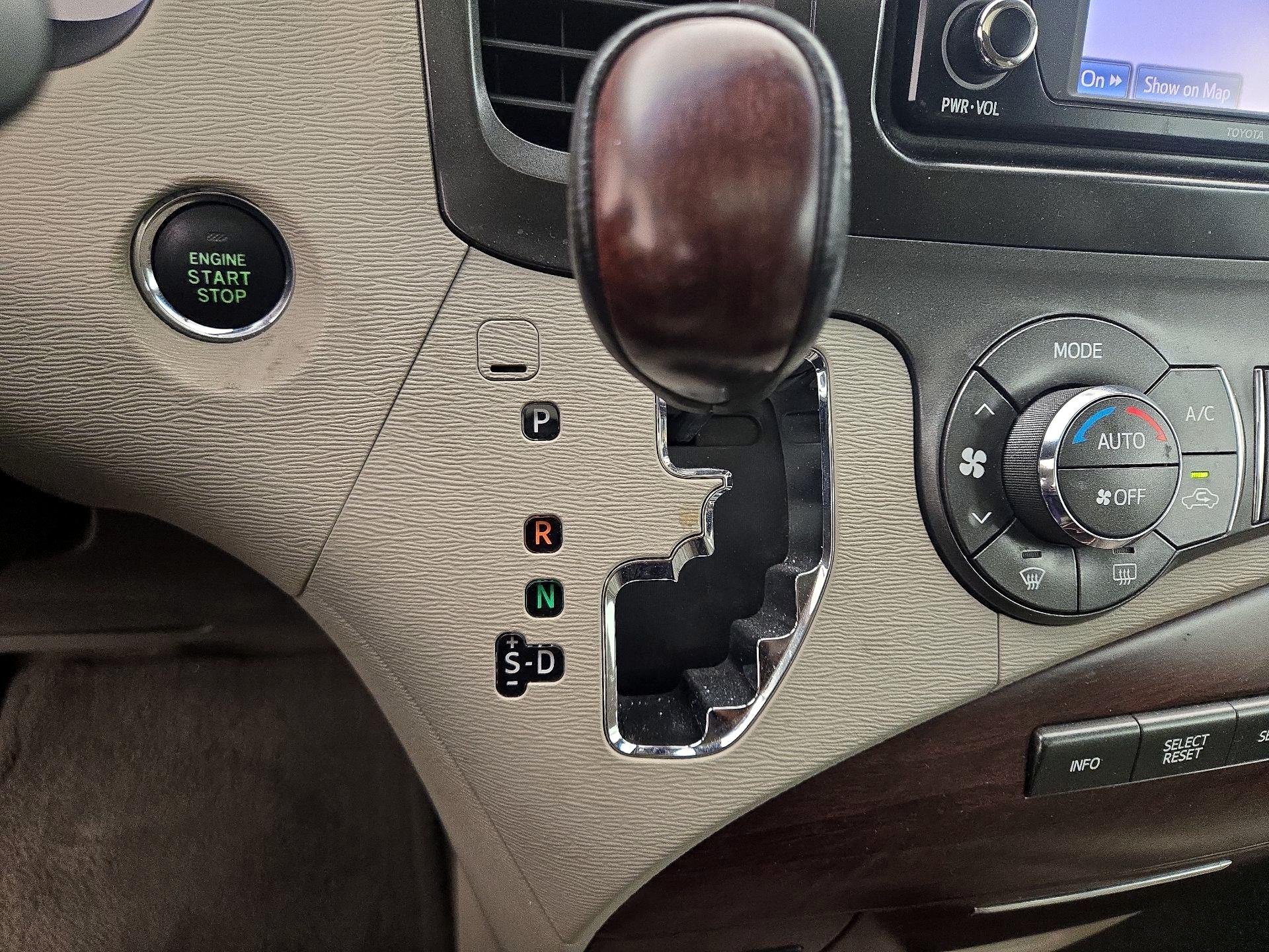 Thumbnail: 2014 Toyota Sienna - 18