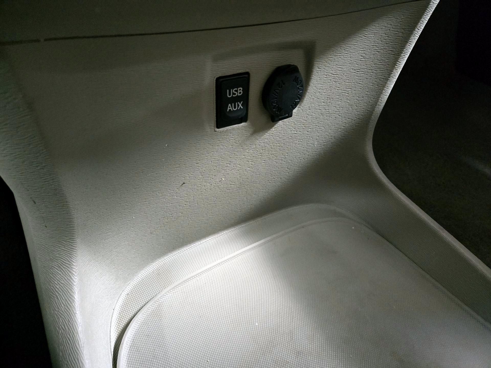 Thumbnail: 2014 Toyota Sienna - 19