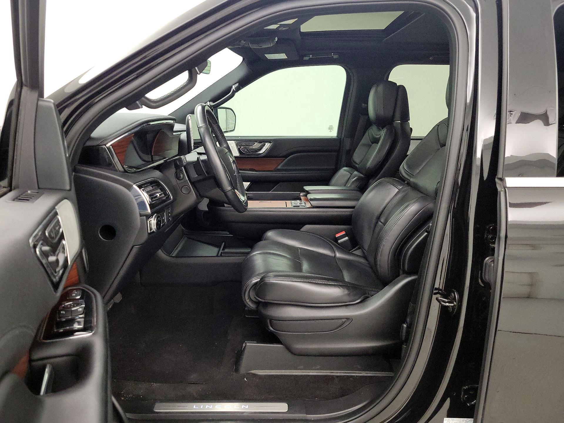 Thumbnail: 2020 Lincoln Navigator - 11