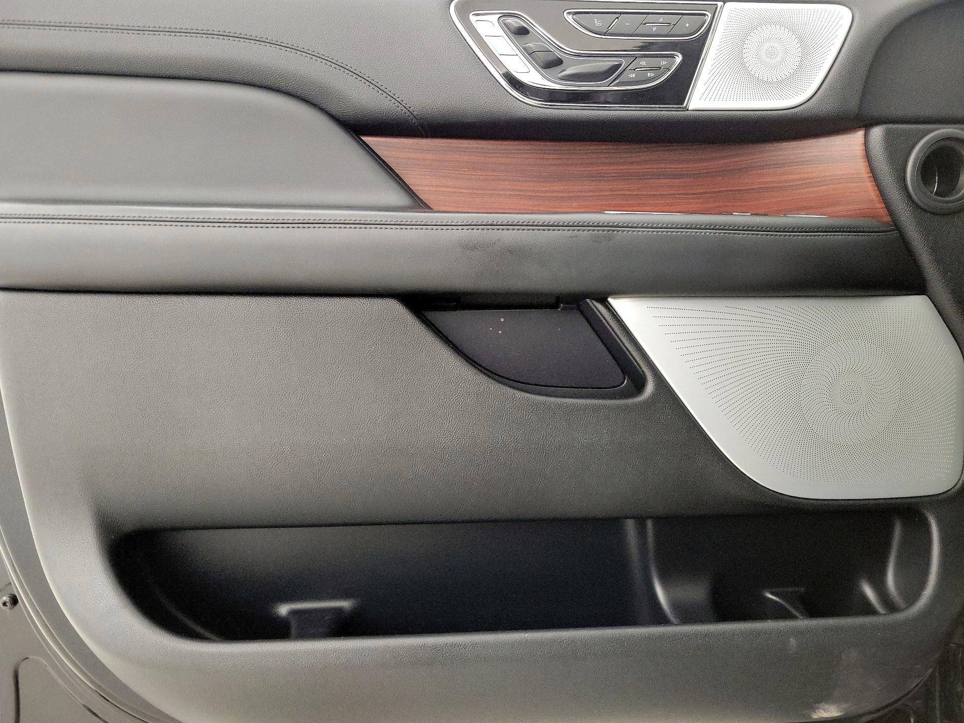 Thumbnail: 2020 Lincoln Navigator - 12