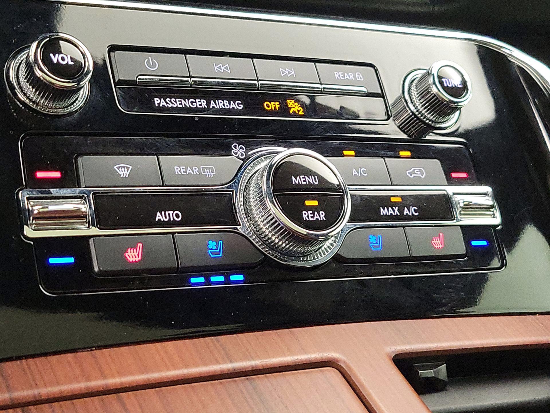 Thumbnail: 2020 Lincoln Navigator - 16