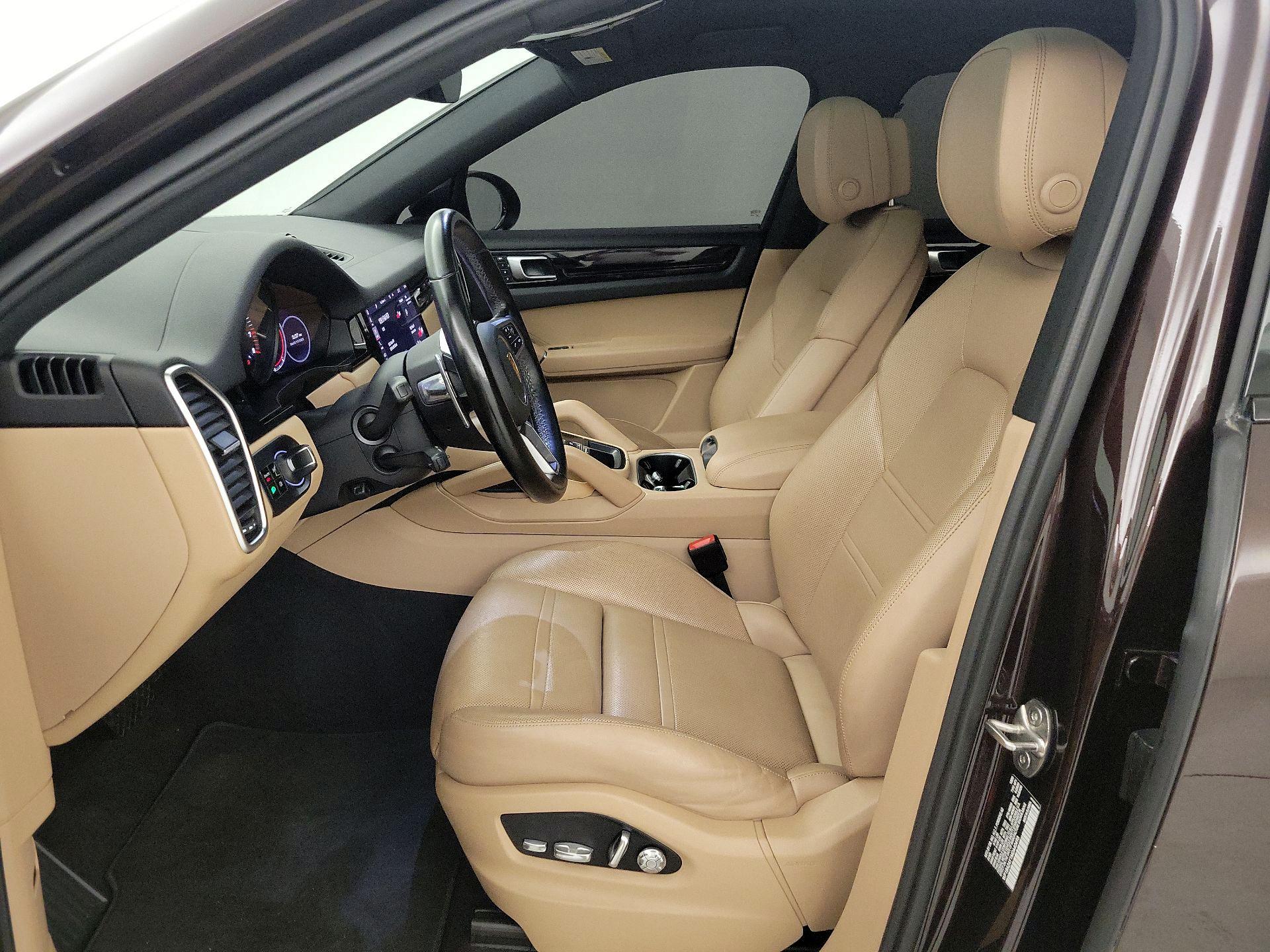 Thumbnail: 2021 Porsche Cayenne - 11
