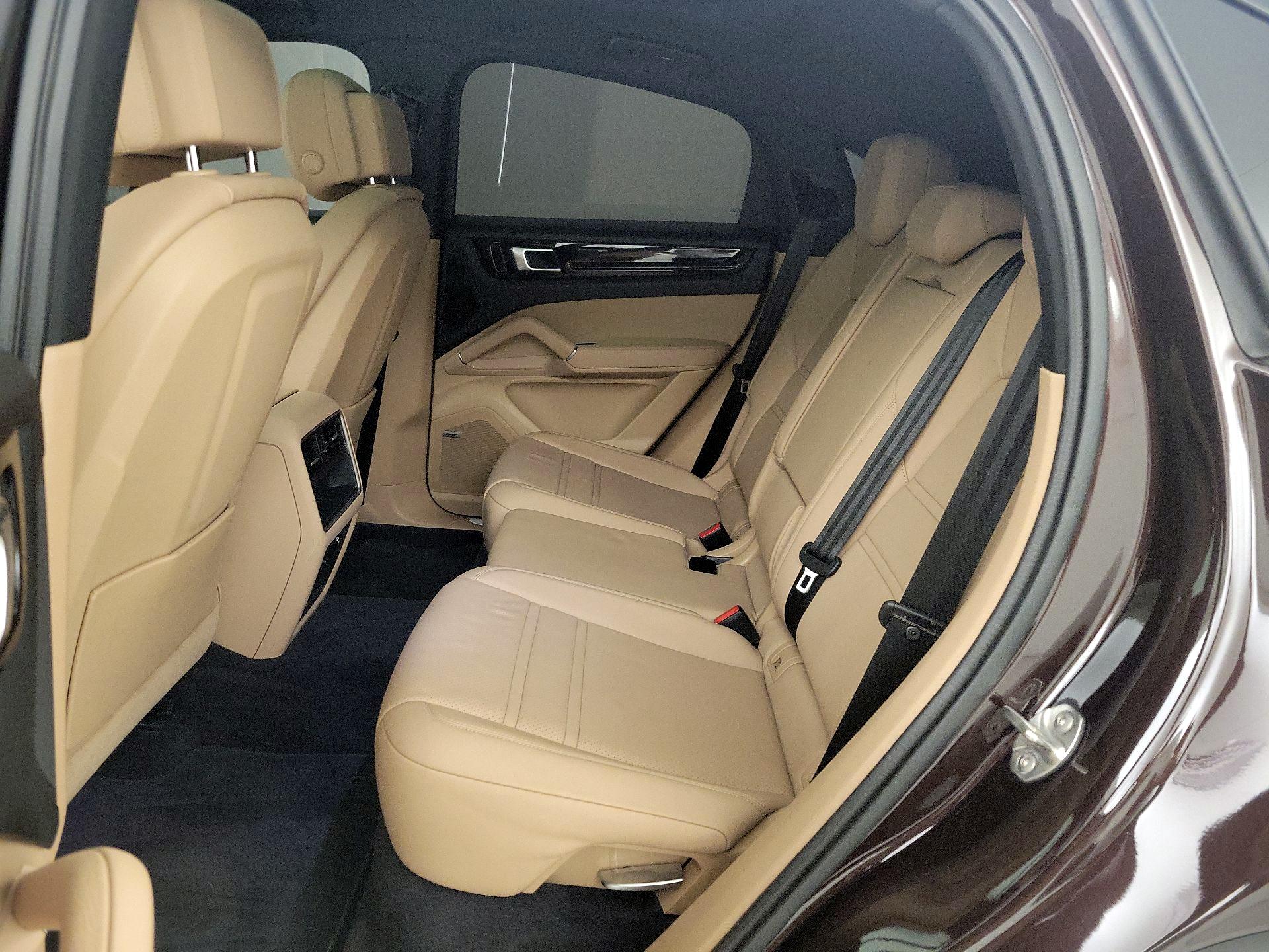 Thumbnail: 2021 Porsche Cayenne - 20