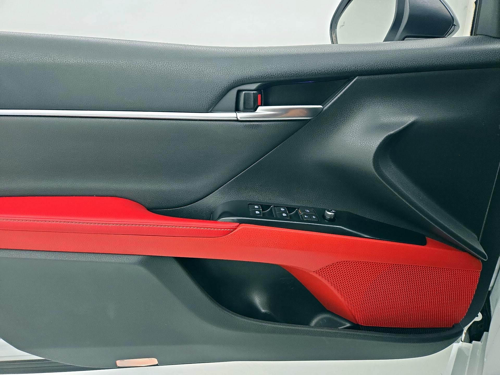 Thumbnail: 2019 Toyota Camry - 12