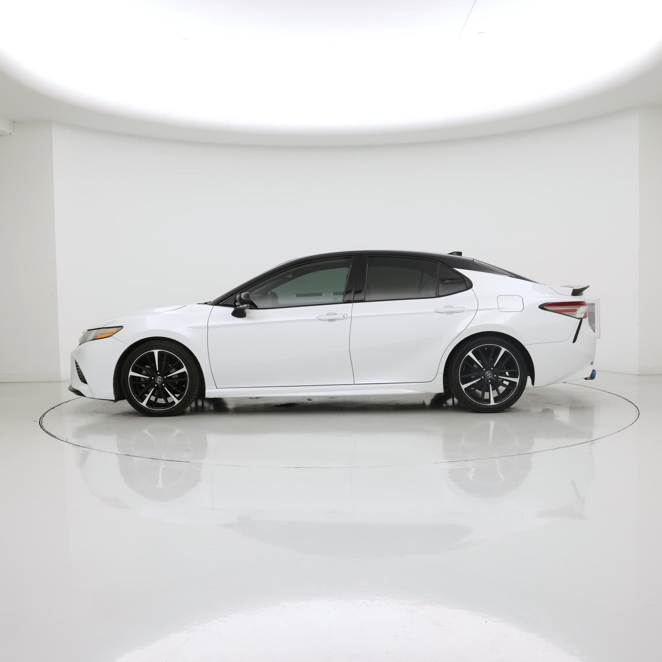Thumbnail: 2019 Toyota Camry - 3