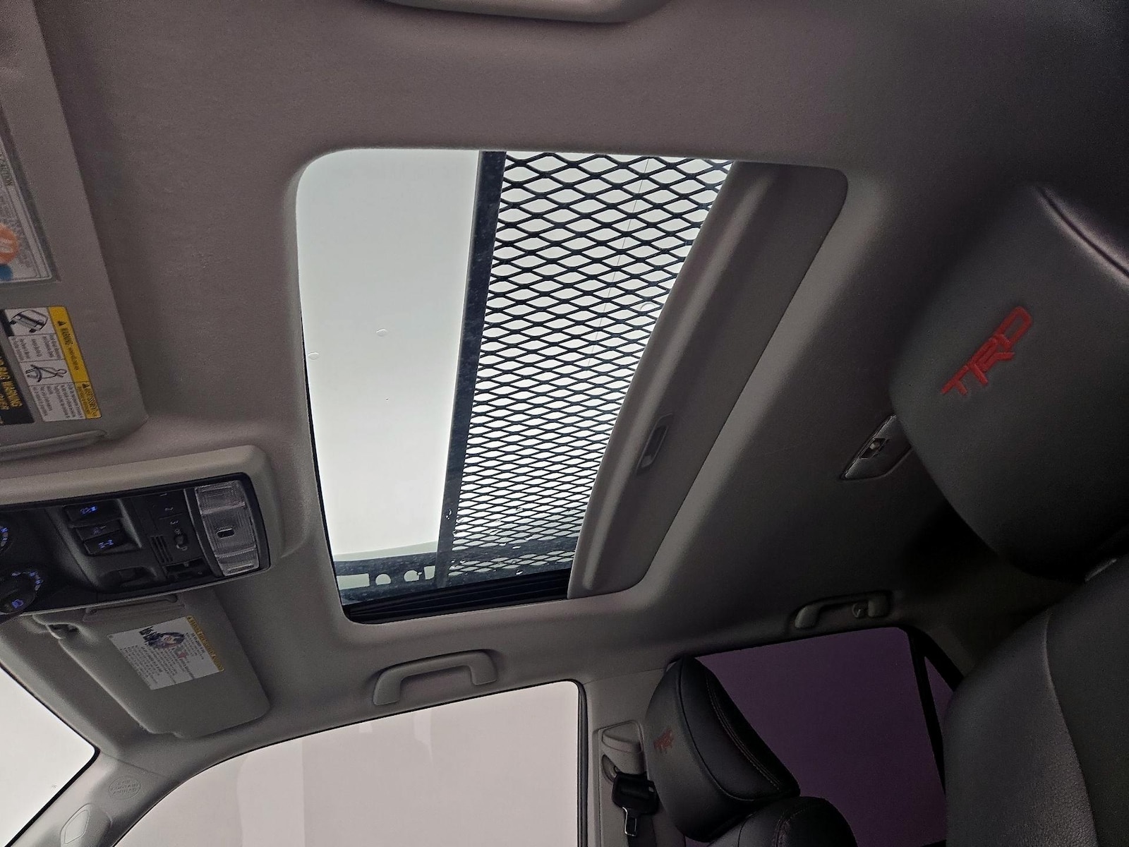 Sunroof(s) & Overhead Airbags