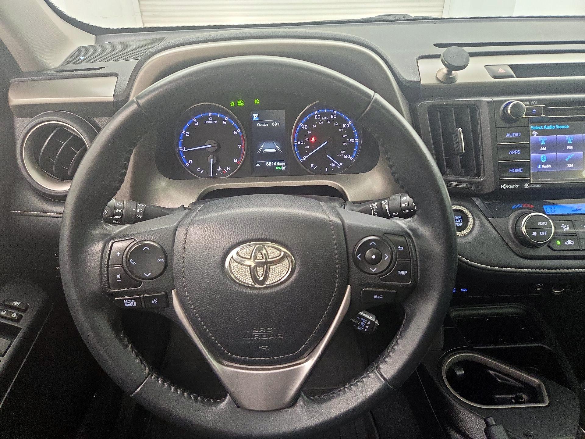 Thumbnail: 2018 Toyota RAV4 - 10