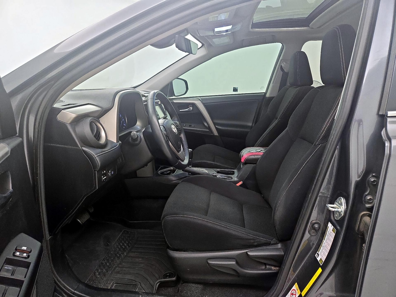 2018 Toyota RAV4 XLE - Photo 12