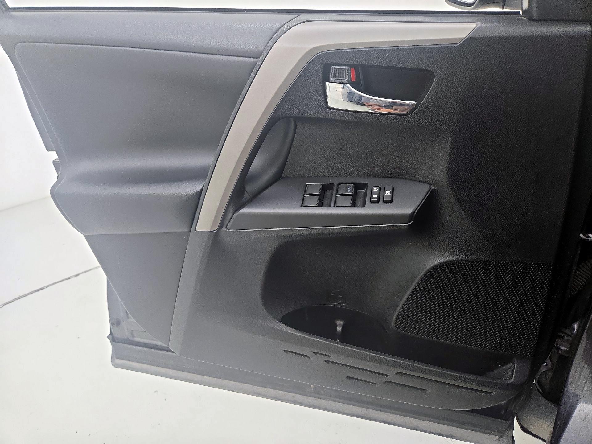 Thumbnail: 2018 Toyota RAV4 - 12
