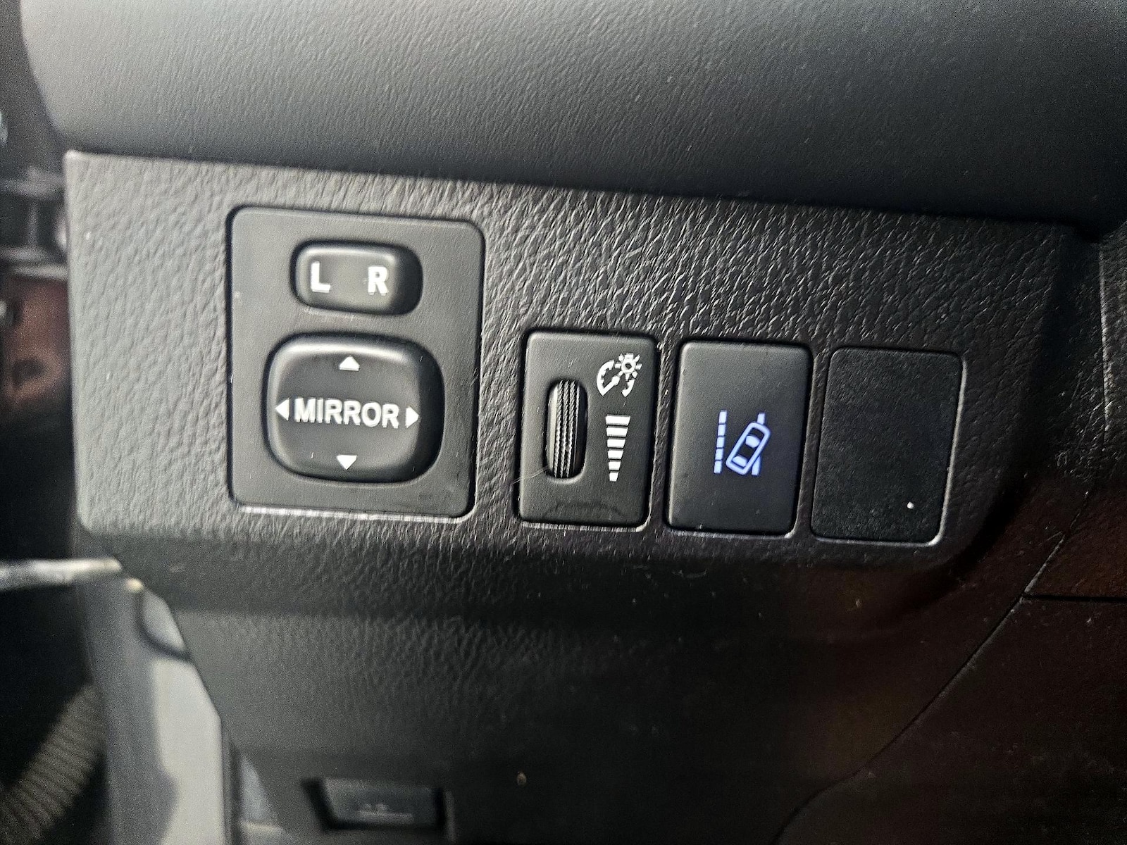 2018 Toyota RAV4 XLE - Photo 14