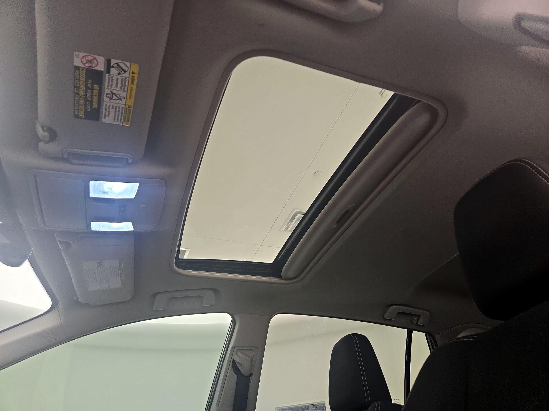 Thumbnail: 2018 Toyota RAV4 - 19
