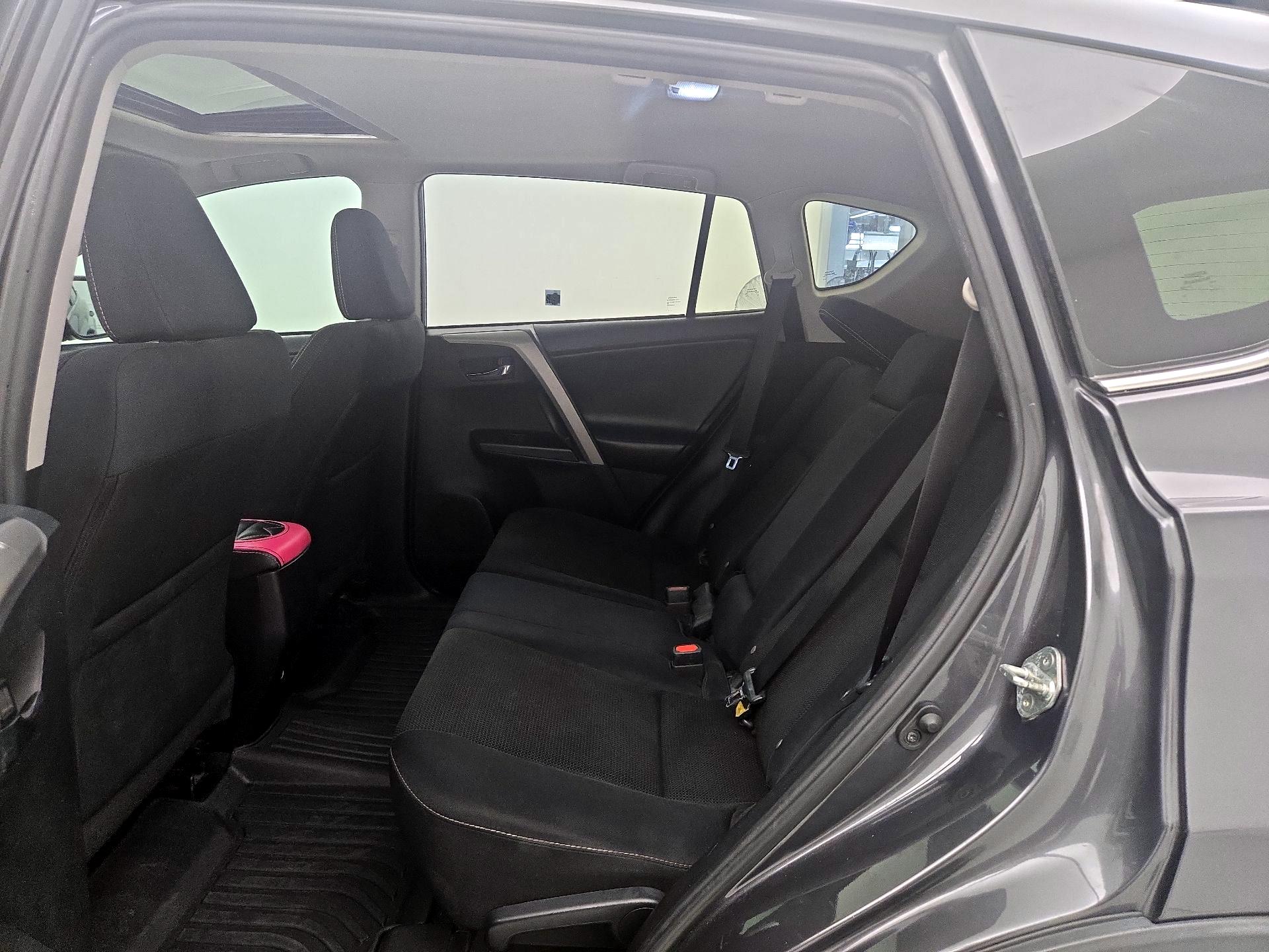 Thumbnail: 2018 Toyota RAV4 - 20