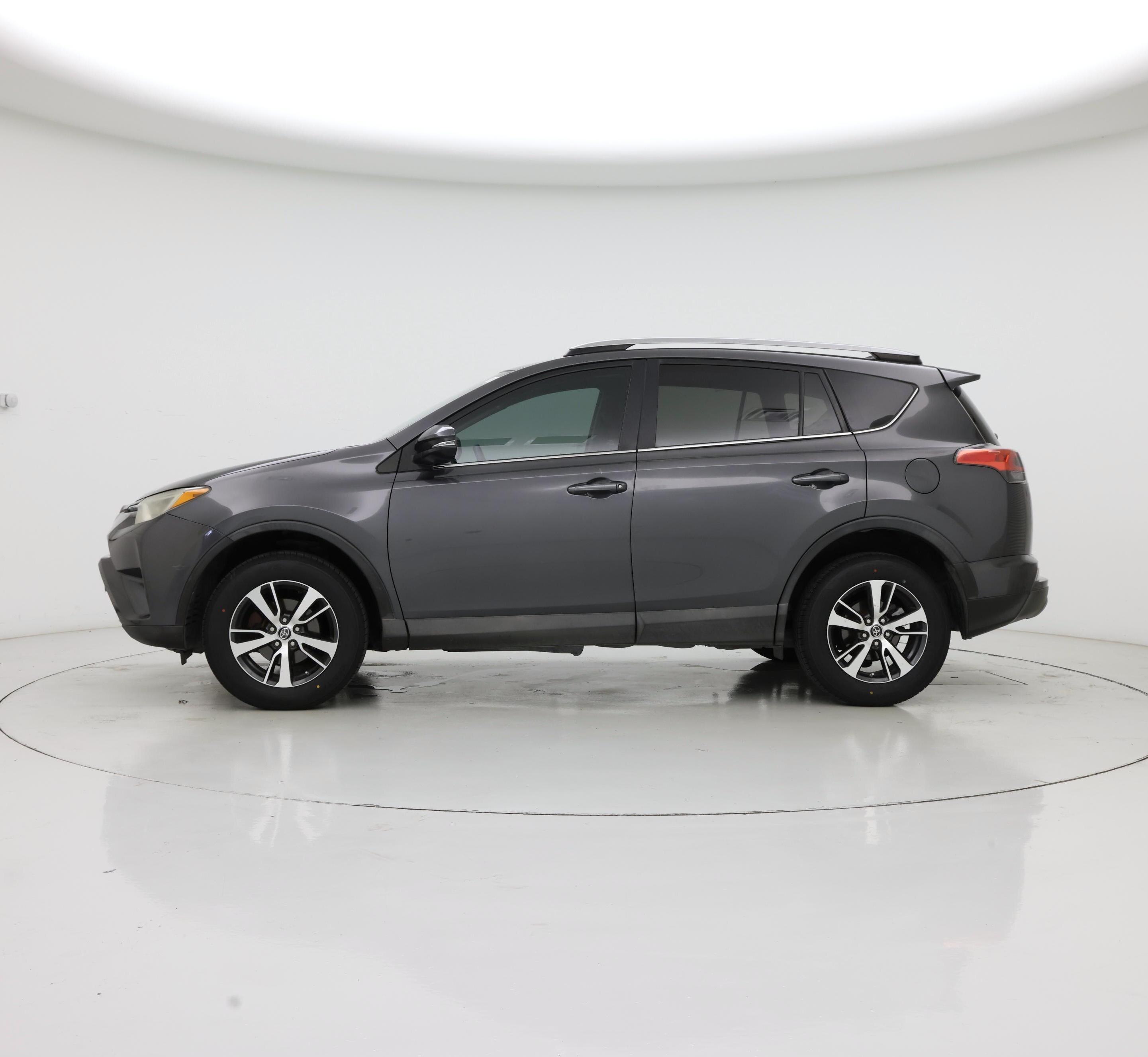 Thumbnail: 2018 Toyota RAV4 - 3