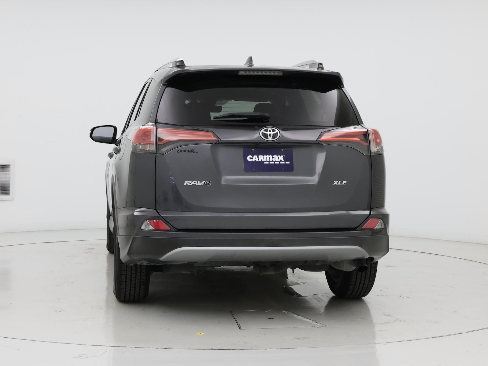2018 Toyota RAV4 XLE - Photo 7