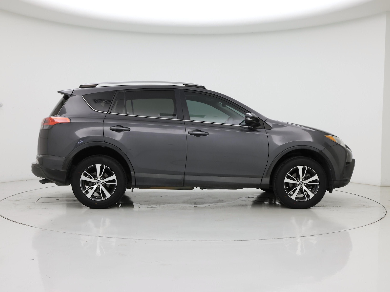 2018 Toyota RAV4 XLE - Photo 8