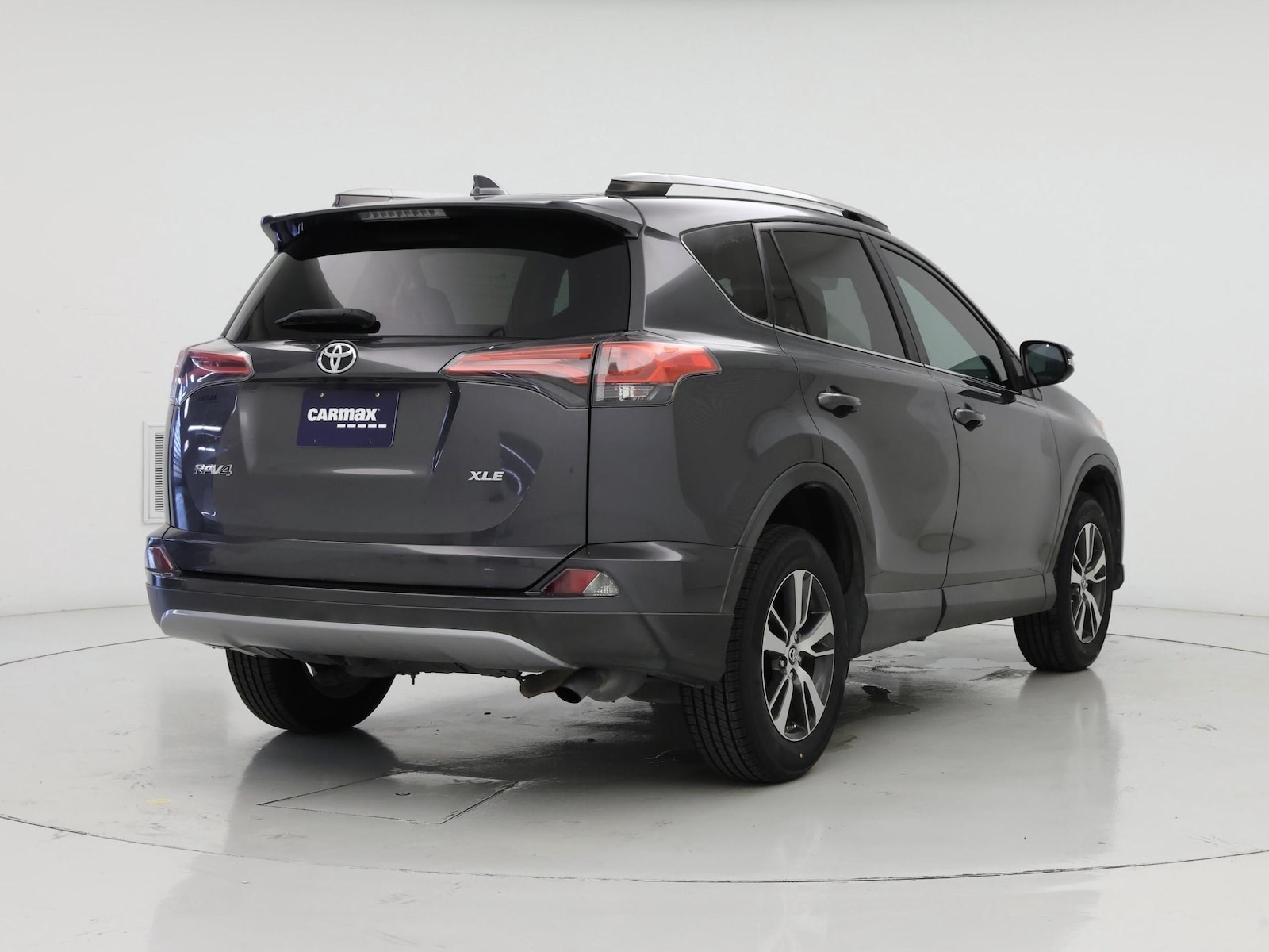 2018 Toyota RAV4 XLE - Photo 9
