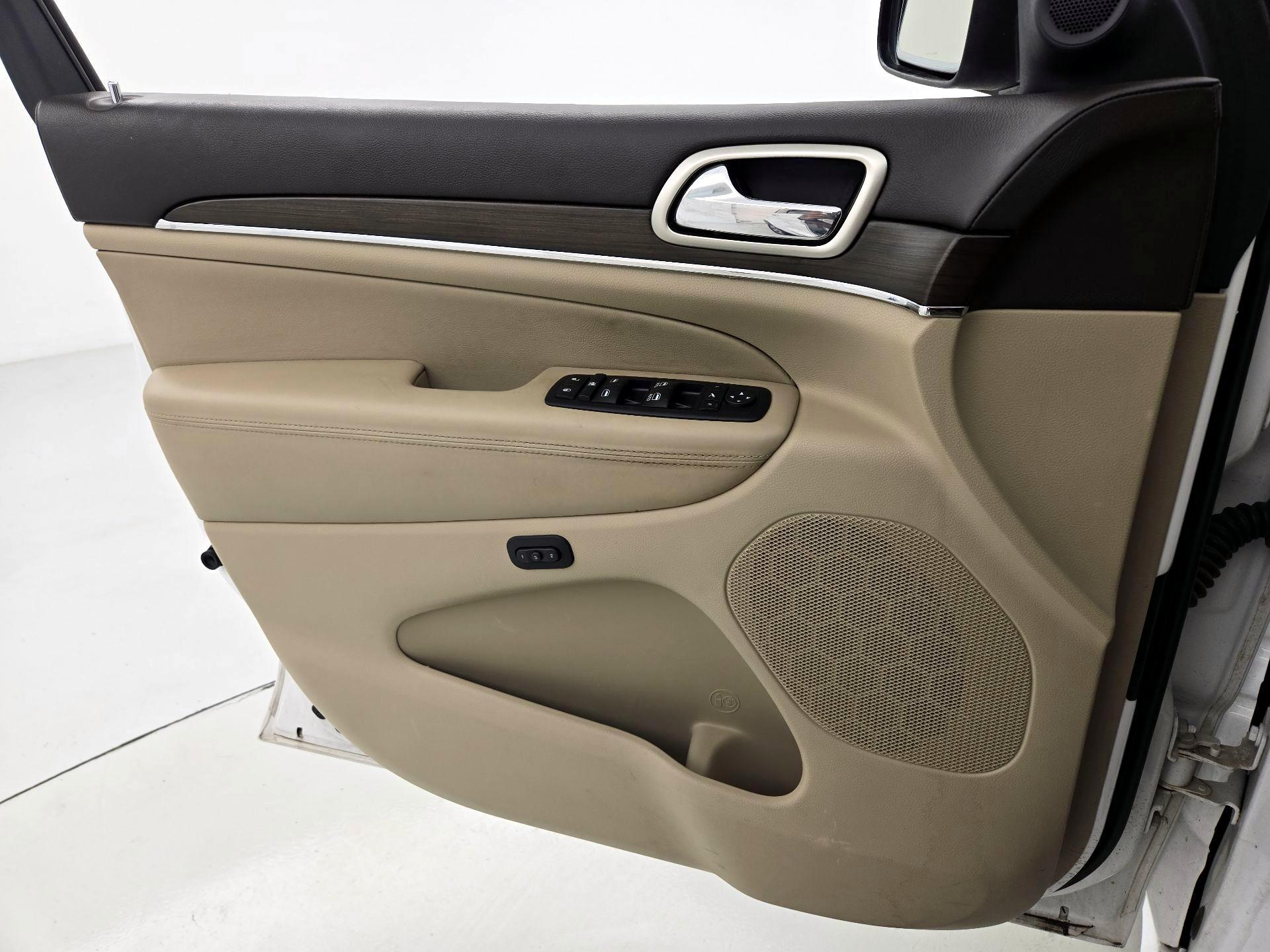 Thumbnail: 2016 Jeep Grand Cherokee - 12