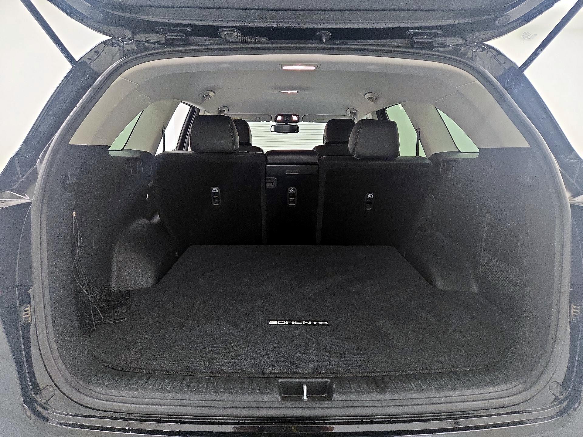 Thumbnail: 2017 Kia Sorento - 18