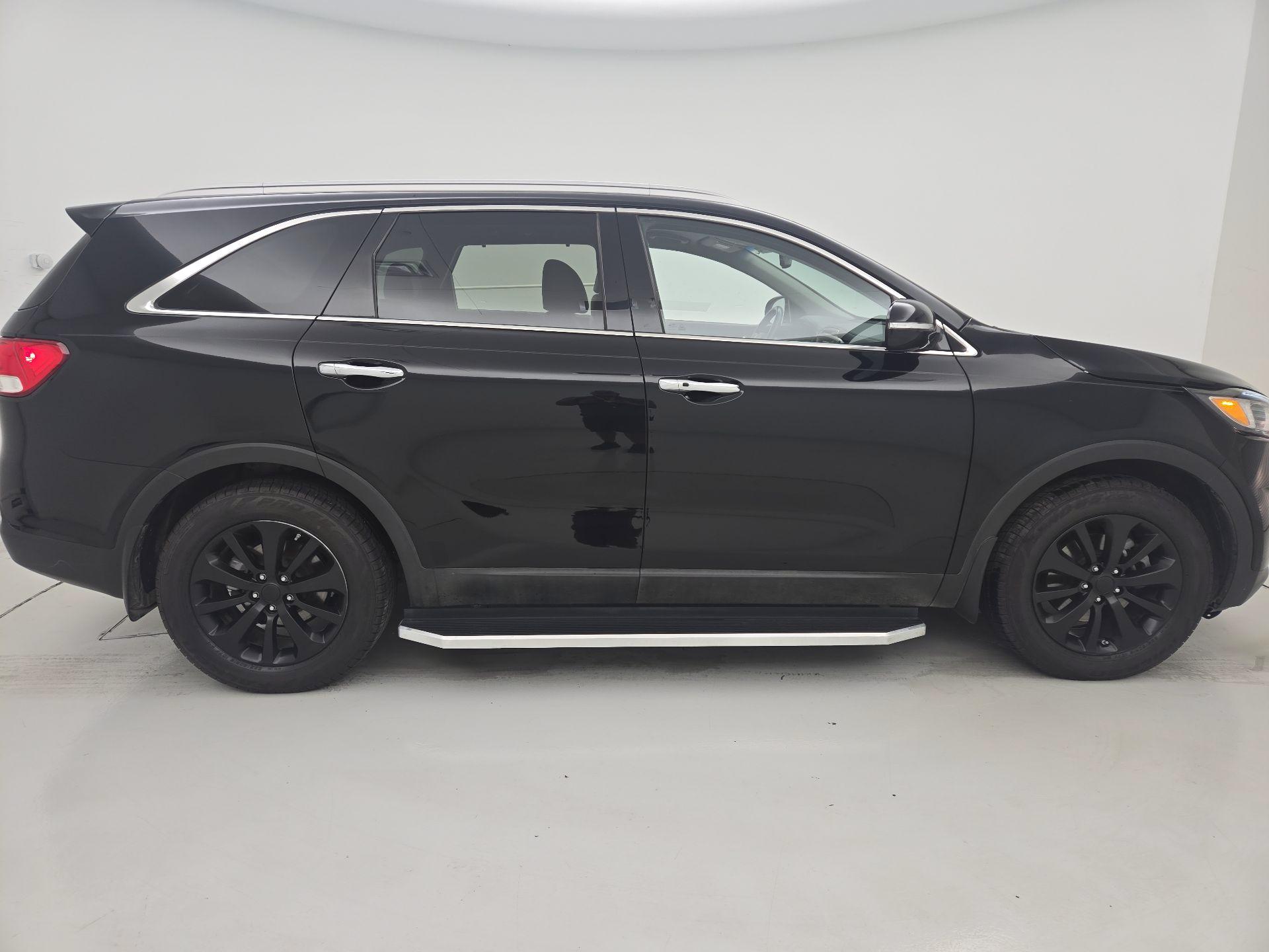 Thumbnail: 2017 Kia Sorento - 4