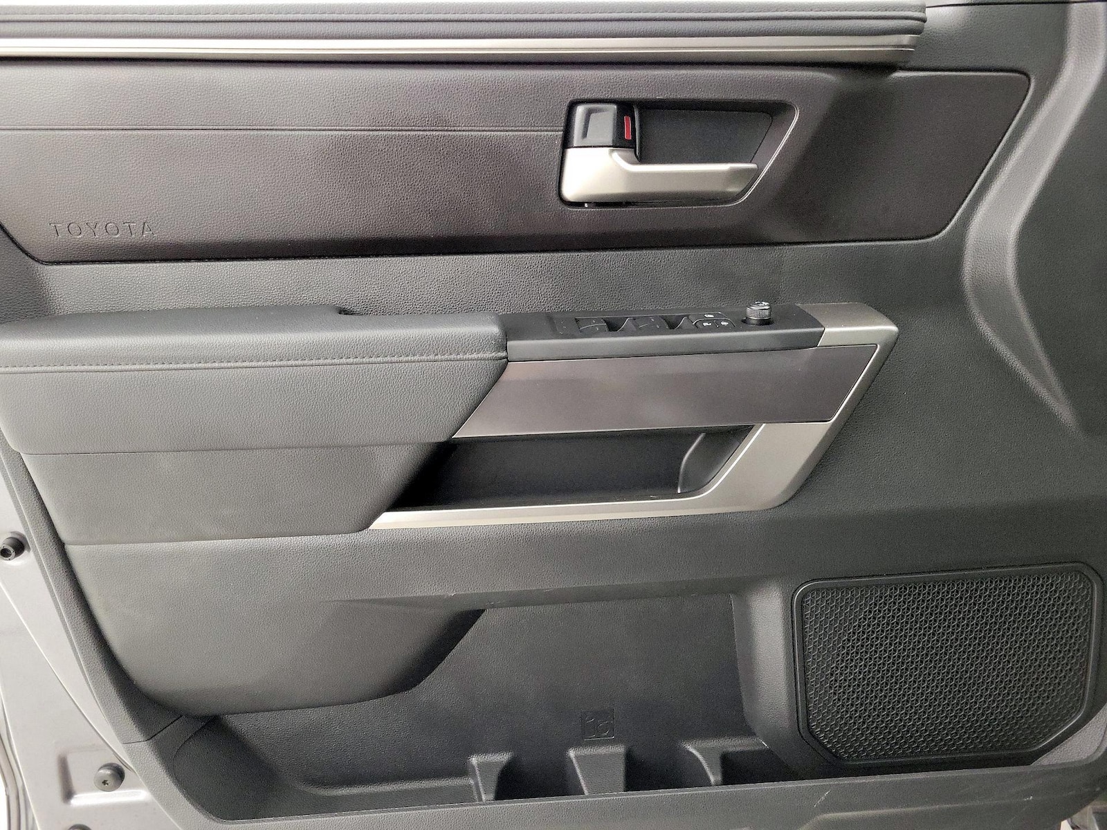 2025 Toyota Tundra SR5 - Photo 13