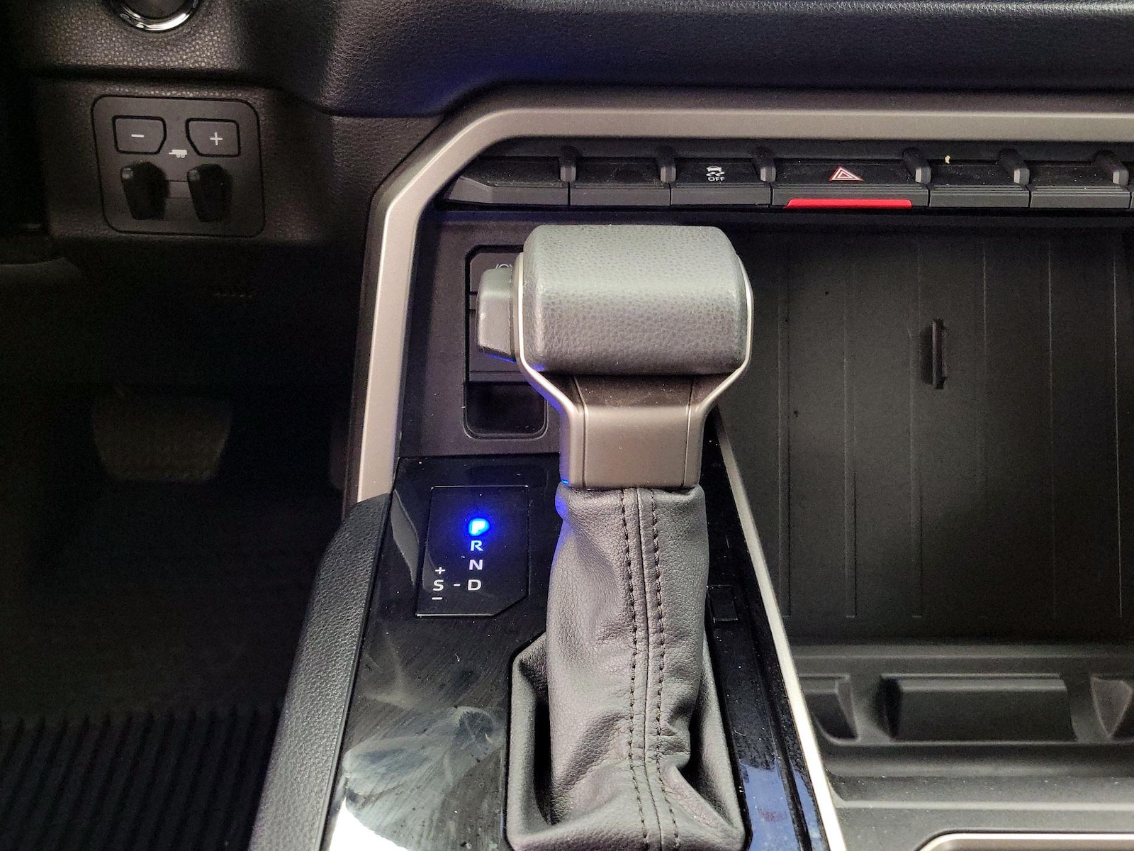 2025 Toyota Tundra SR5 - Photo 18