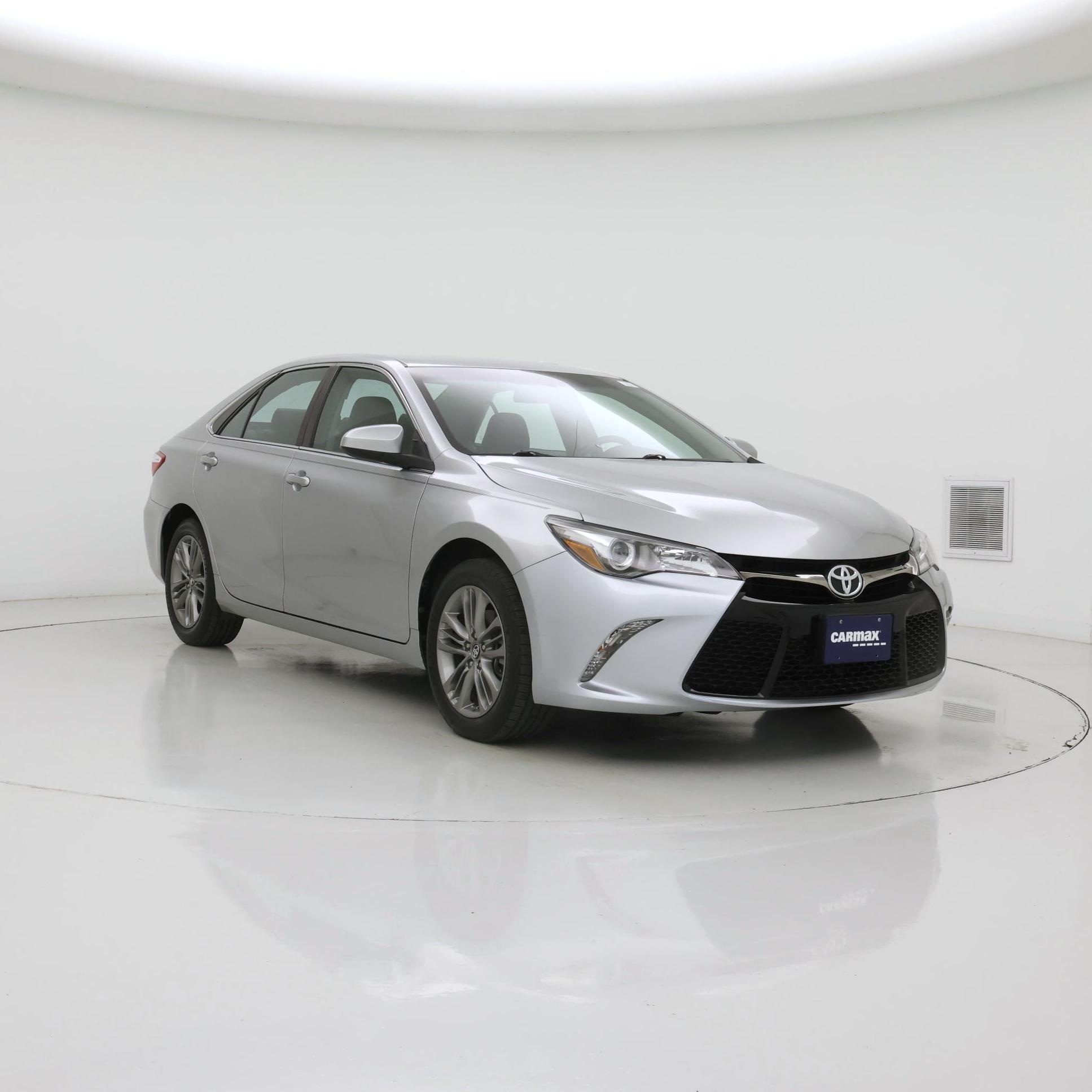 Silver 2017 Toyota Camry Sedan Front-Wheel Drive Automatic