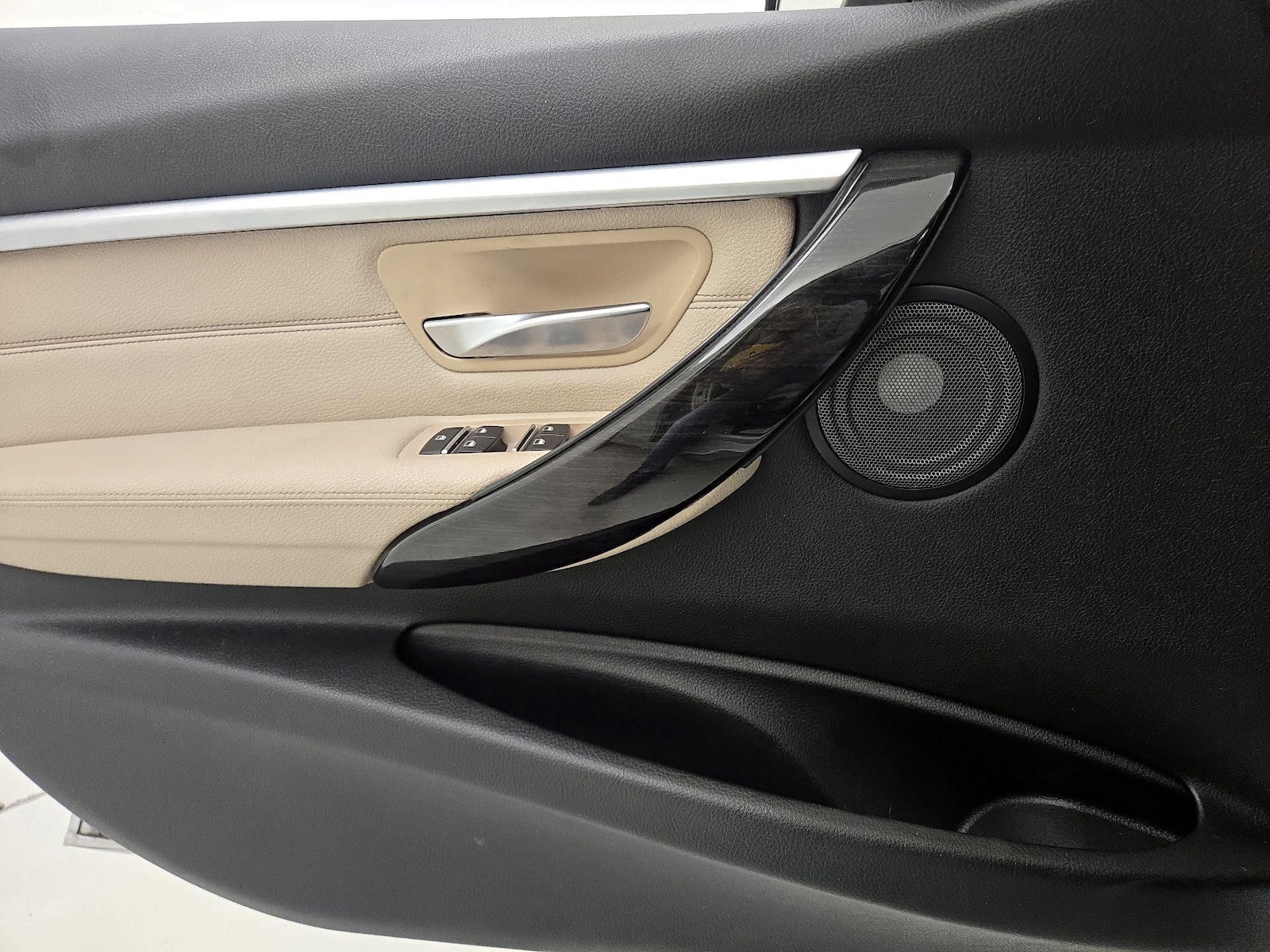 2018 BMW 3 Series 330e - Photo 13