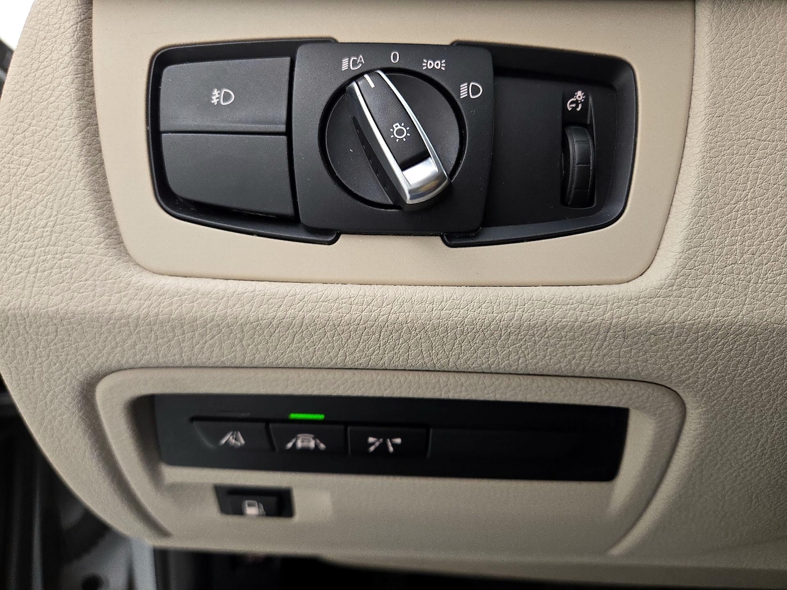2018 BMW 3 Series 330e - Photo 14