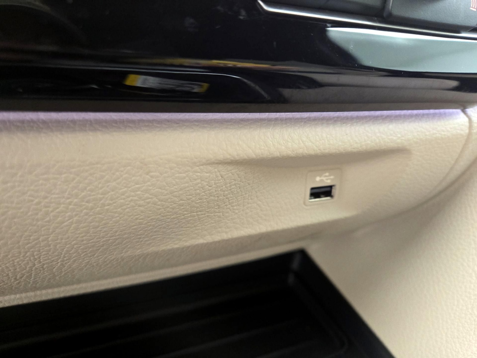 2018 BMW 3 Series 330e - Photo 18