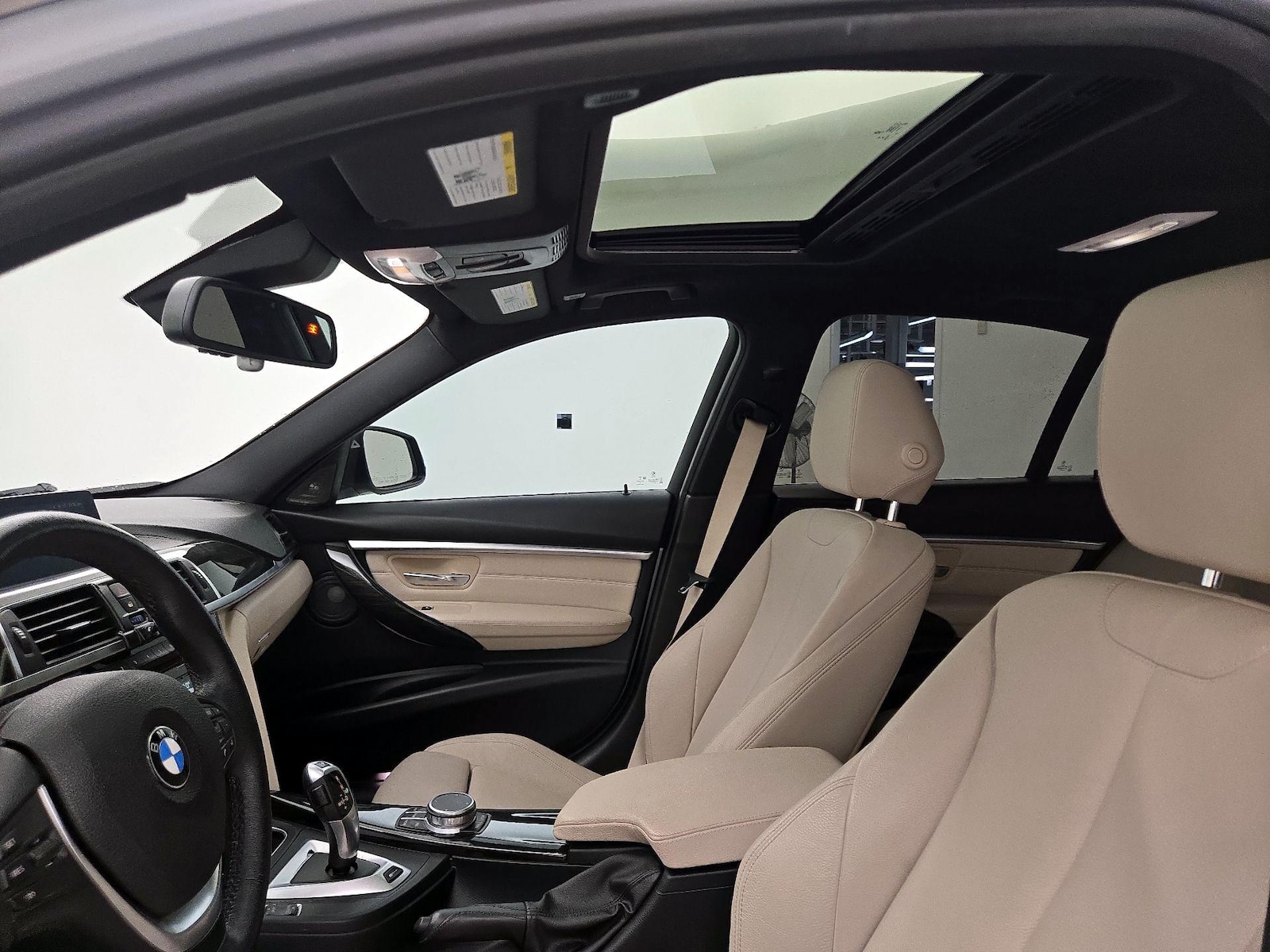 2018 BMW 3 Series 330e - Photo 19