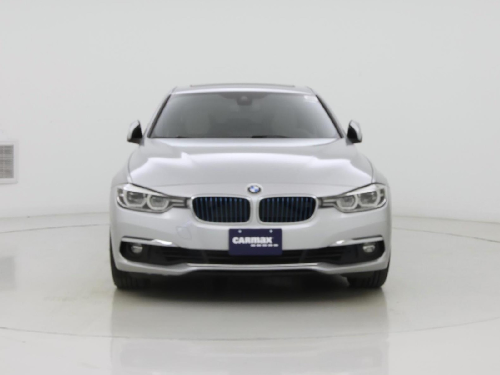 2018 BMW 3 Series 330e - Photo 6