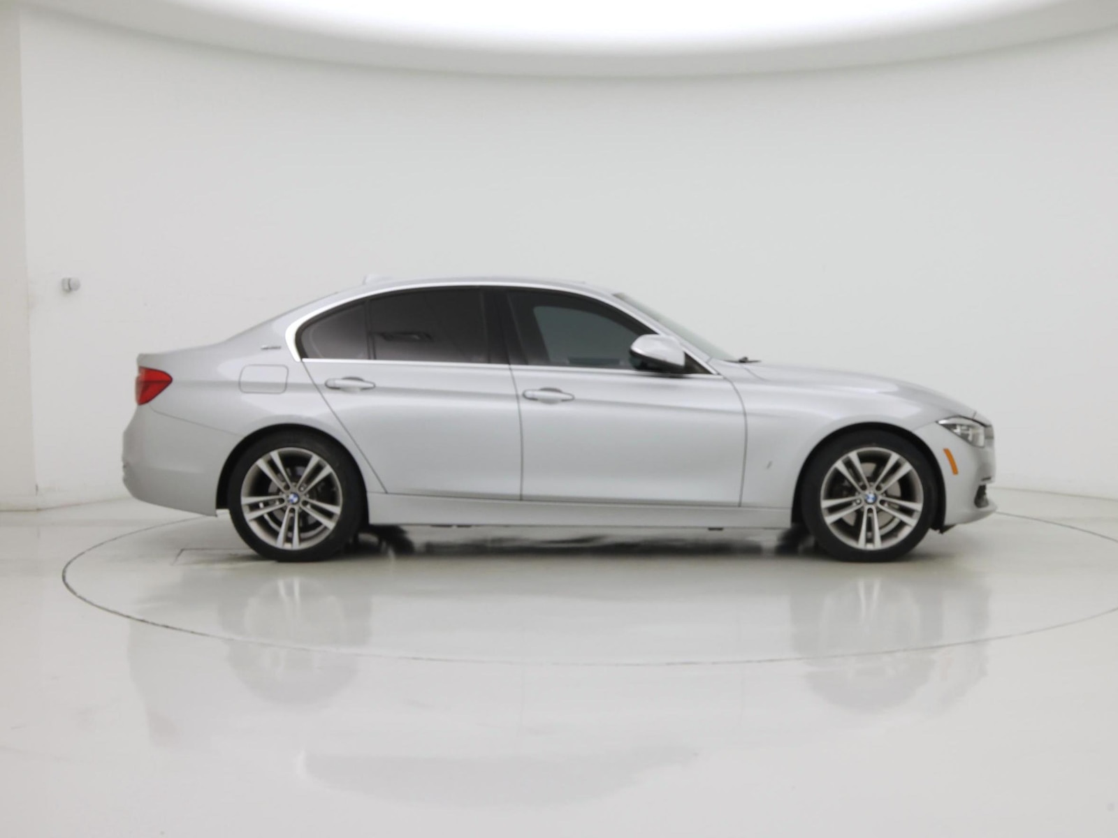 2018 BMW 3 Series 330e - Photo 8