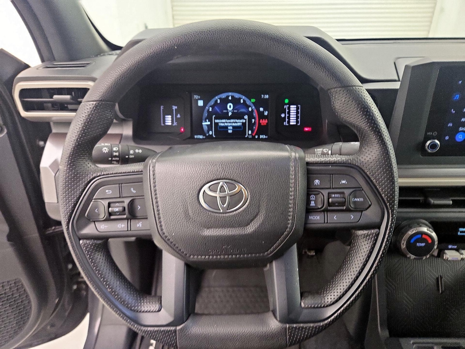 2025 Toyota Tacoma SR5 - Photo 11