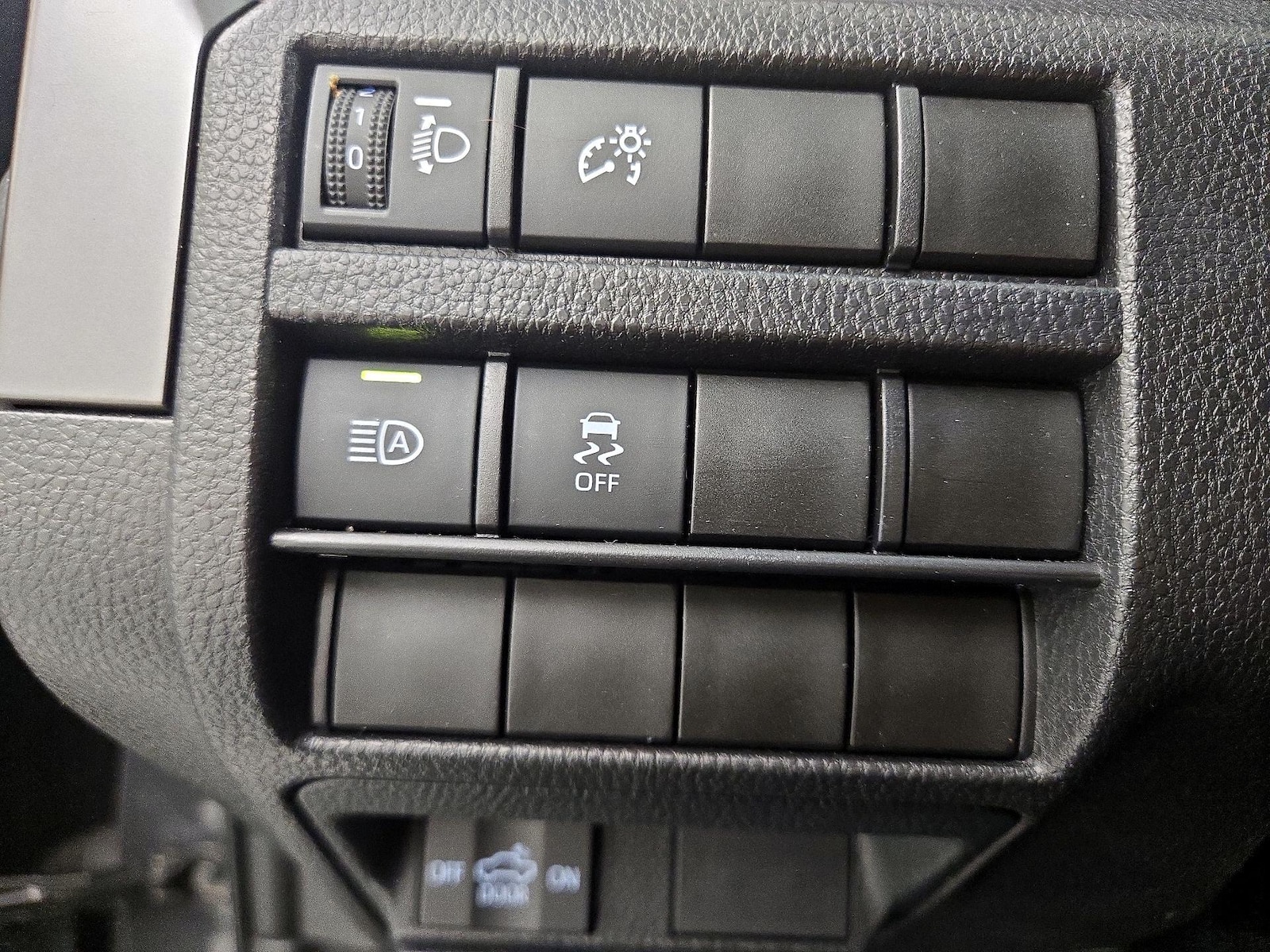 2025 Toyota Tacoma SR5 - Photo 14